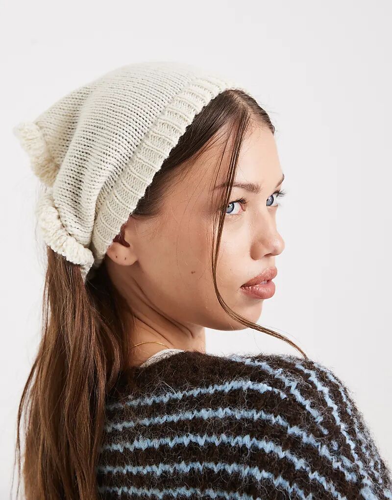 Вязаный платок на голову Miss Selfridge с оборкой кремового цвета
Вязаный платок на голову Miss Selfridge с оборкой кремового цвета