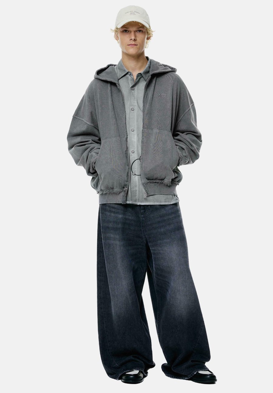 Толстовка PULL&BEAR Zip-up sweatshirt, Dark Grey
Толстовка PULL&BEAR Zip-up sweatshirt, Dark Grey