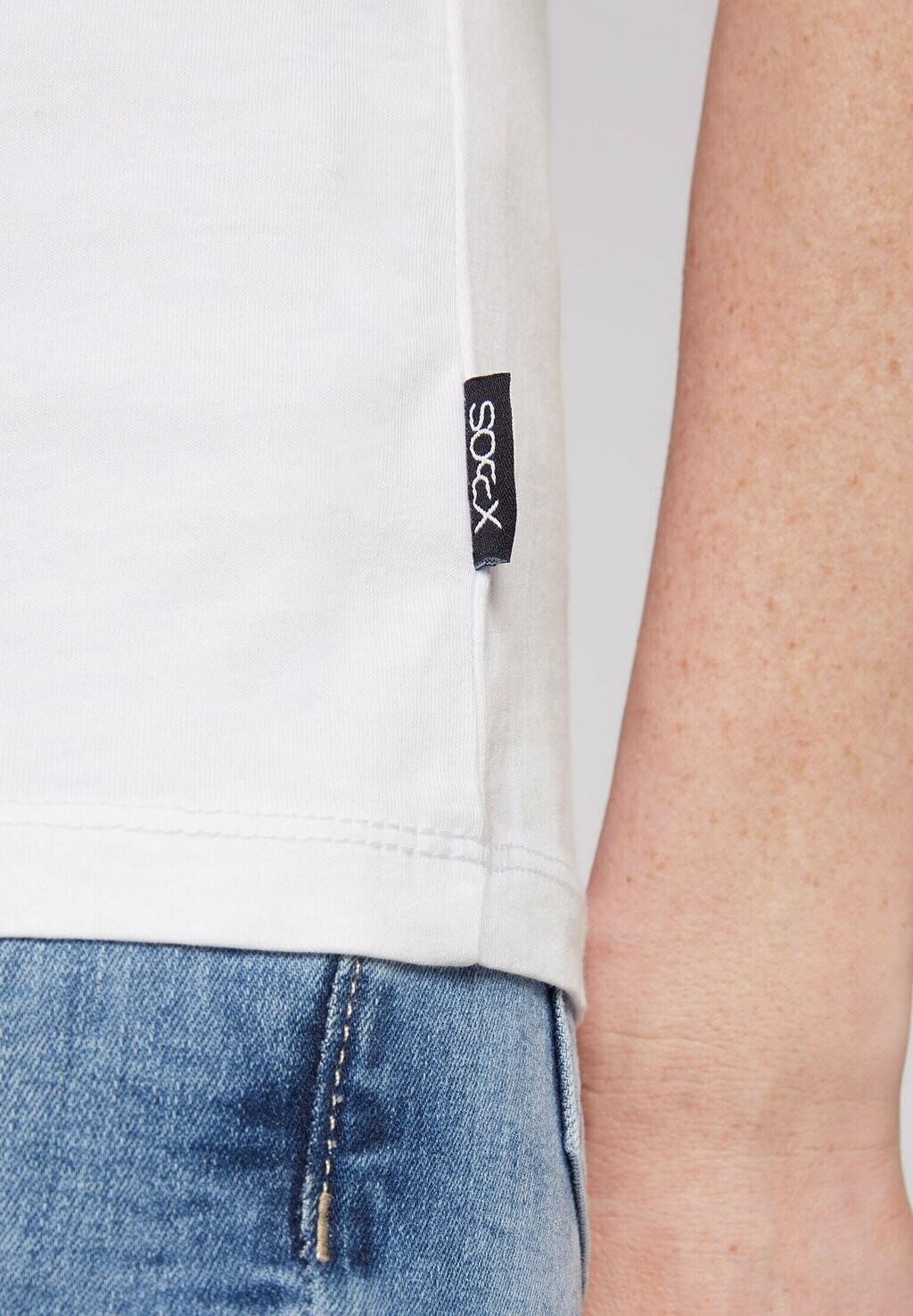 Базовая футболка MIT RUNDHALSAUSSCHNITT Soccx, белый
Базовая футболка MIT RUNDHALSAUSSCHNITT Soccx, белый