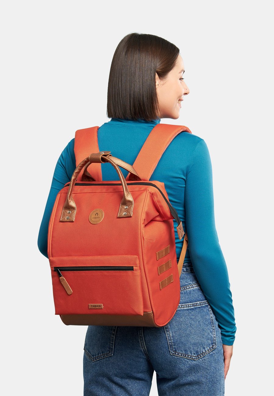 Рюкзак Cabaia ADVENTURER MEDIUM, Terracota/Mottled Brown
Рюкзак Cabaia ADVENTURER MEDIUM, Terracota/Mottled Brown