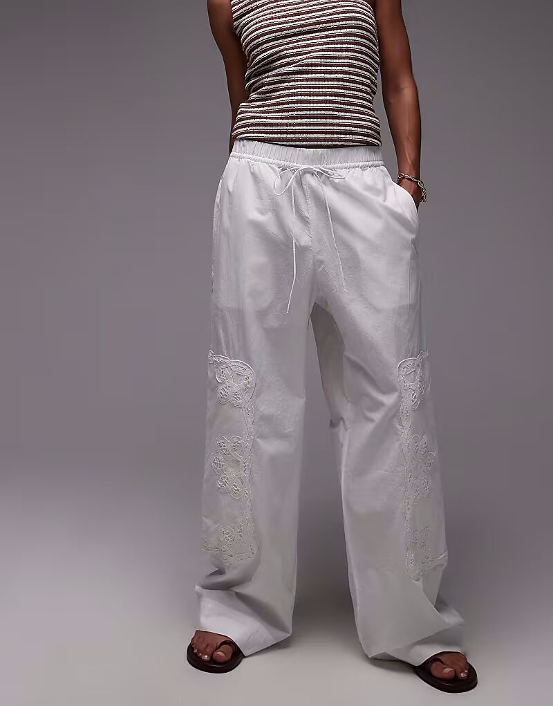 Брюки ARKET из чистого хлопка прямого кроя с вышивкой белого цвета
Брюки ARKET из чистого хлопка прямого кроя с вышивкой белого цвета