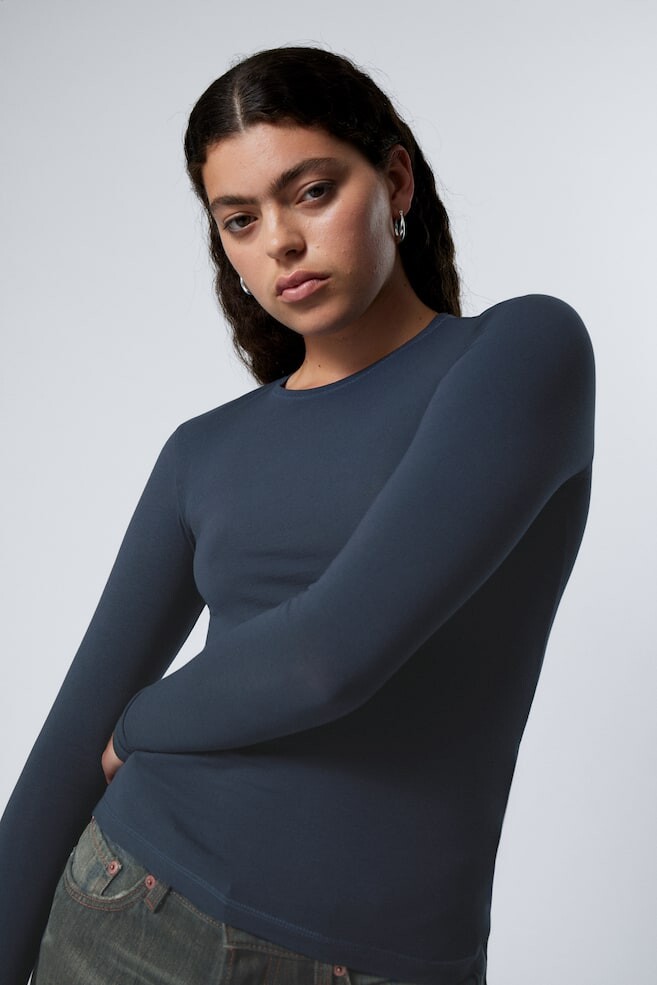 Узкий топ с длинными рукавами Weekday, синий
Узкий топ с длинными рукавами Weekday, синий