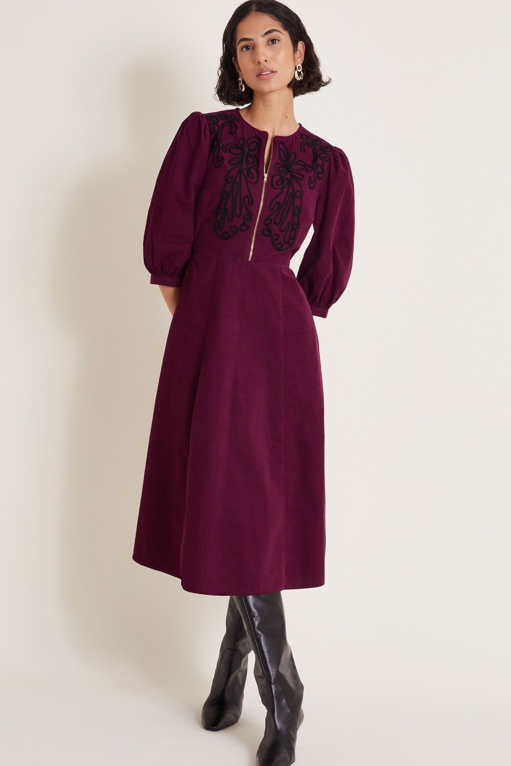 Платье миди из вельвета Kaia с вышивкой Monsoon, красный
Платье миди из вельвета Kaia с вышивкой Monsoon, красный