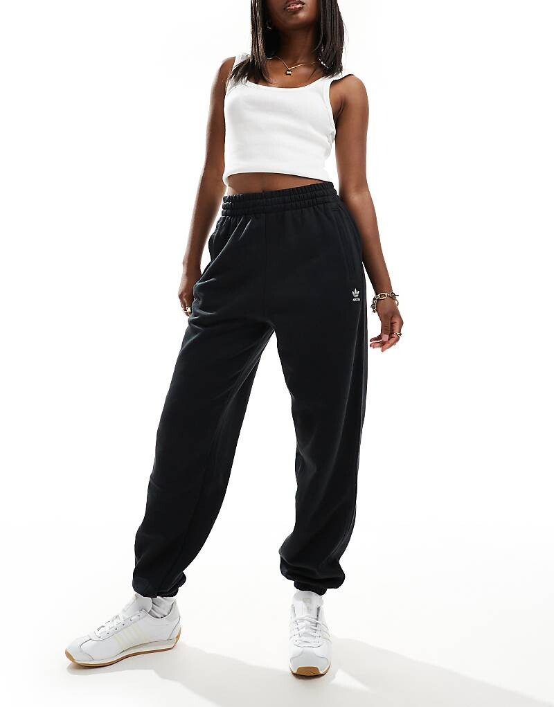 Черные джоггеры adidas Originals Essentials
Черные джоггеры adidas Originals Essentials