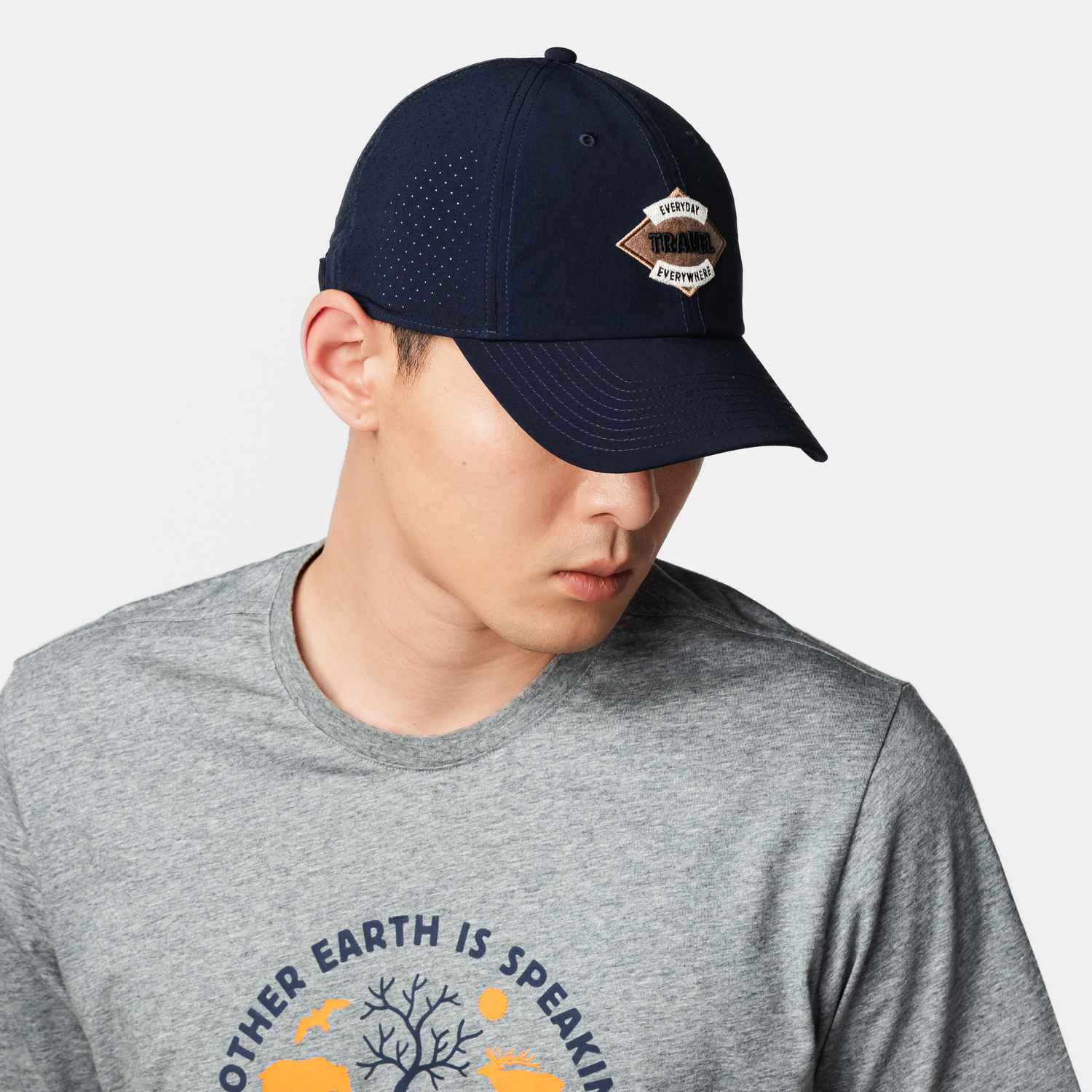 Мужская бейсболка Forclaz TRAVEL 500 тёмно-синяя 
Мужская бейсболка Forclaz TRAVEL 500 тёмно-синяя