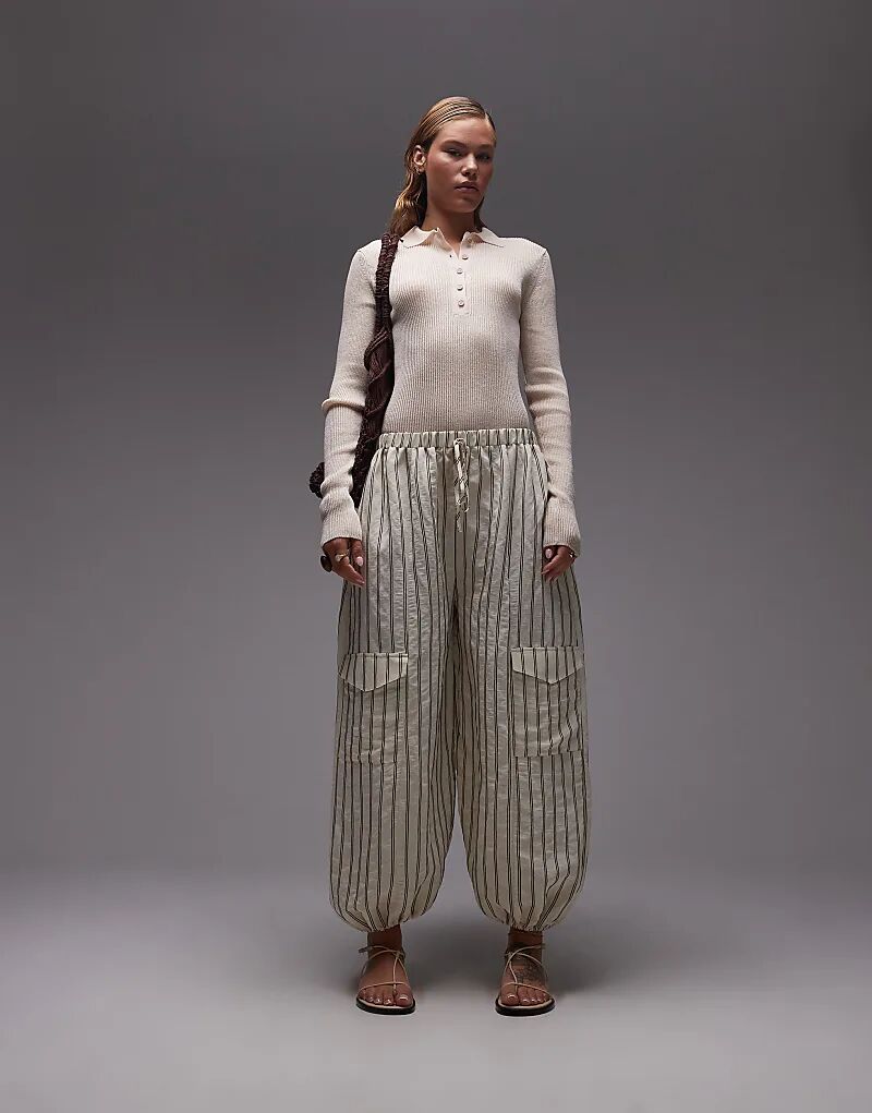 Текстурированные брюки-баллоны ASOS DESIGN с карманами в молочно-белую полоску
Текстурированные брюки-баллоны ASOS DESIGN с карманами в молочно-белую полоску