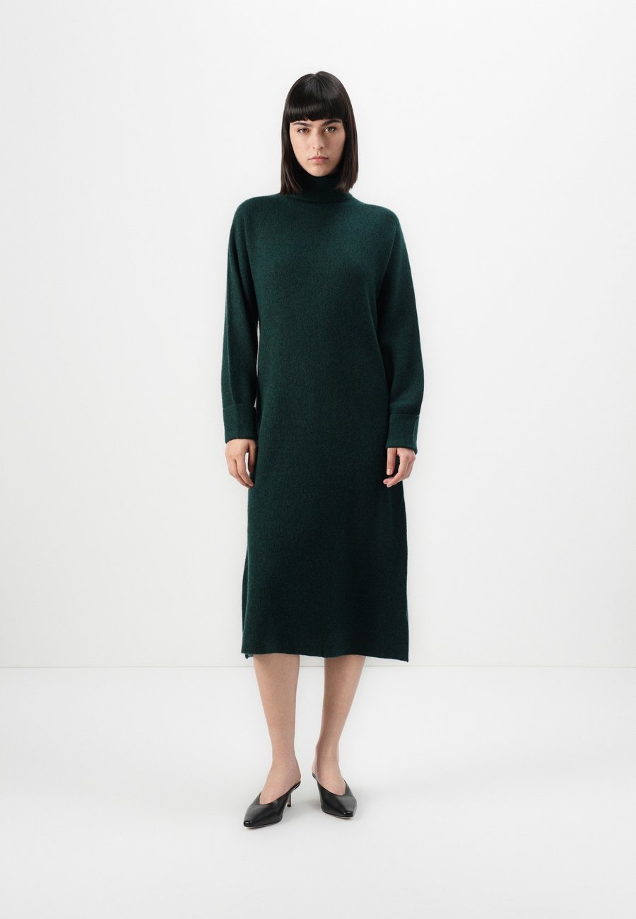 Платье American Vintage RAXOW, Cychno/Dark Green
Платье American Vintage RAXOW, Cychno/Dark Green