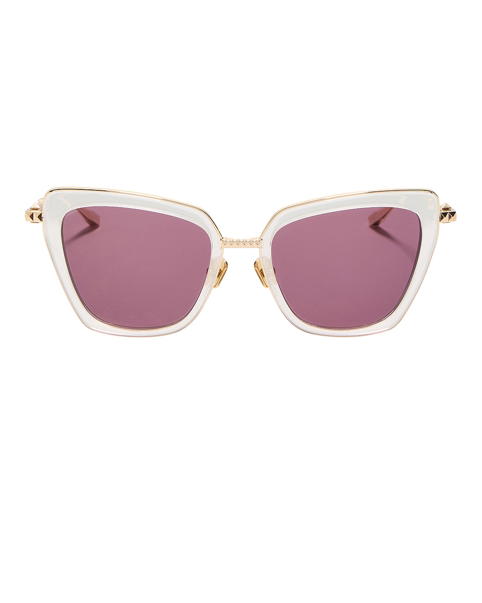 Солнцезащитные очки V-Daydream II Valentino Garavani, Cloudy Ivory, V-light Gold, & Bordeaux
Солнцезащитные очки V-Daydream II Valentino Garavani, Cloudy Ivory, V-light Gold, & Bordeaux