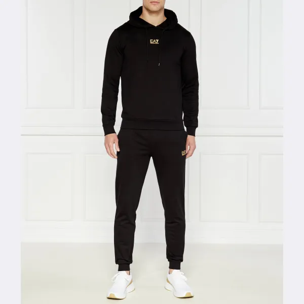 Спортивный костюм приталенного кроя Ea7, черный
Спортивный костюм приталенного кроя Ea7, черный