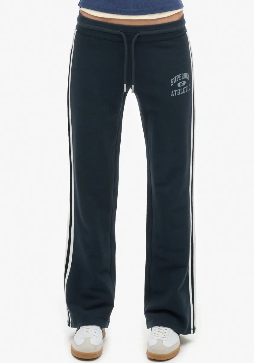 Спортивные брюки Superdry "ATHLETIC STRIPE FLARE JOGGER", спортивные брюки с полосками и клешами, цвет Eclipse Navy
Спортивные брюки Superdry "ATHLETIC STRIPE FLARE JOGGER", спортивные брюки с полосками и клешами, цвет Eclipse Navy