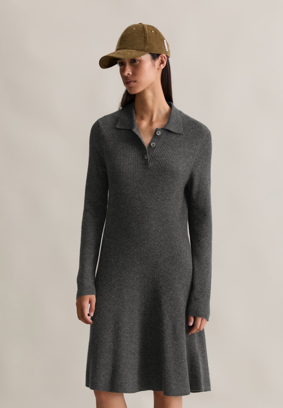 Платье Marc O'Polo DENIM LONGSLEEVE, POLO, Anthra Melange/Dark Grey
Платье Marc O'Polo DENIM LONGSLEEVE, POLO, Anthra Melange/Dark Grey