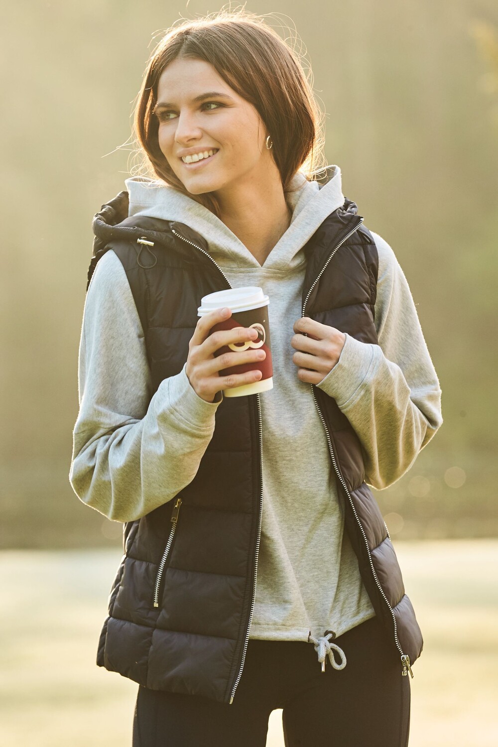 Утепленный жилет без рукавов Sosandar, черный 
Утепленный жилет без рукавов Sosandar, черный