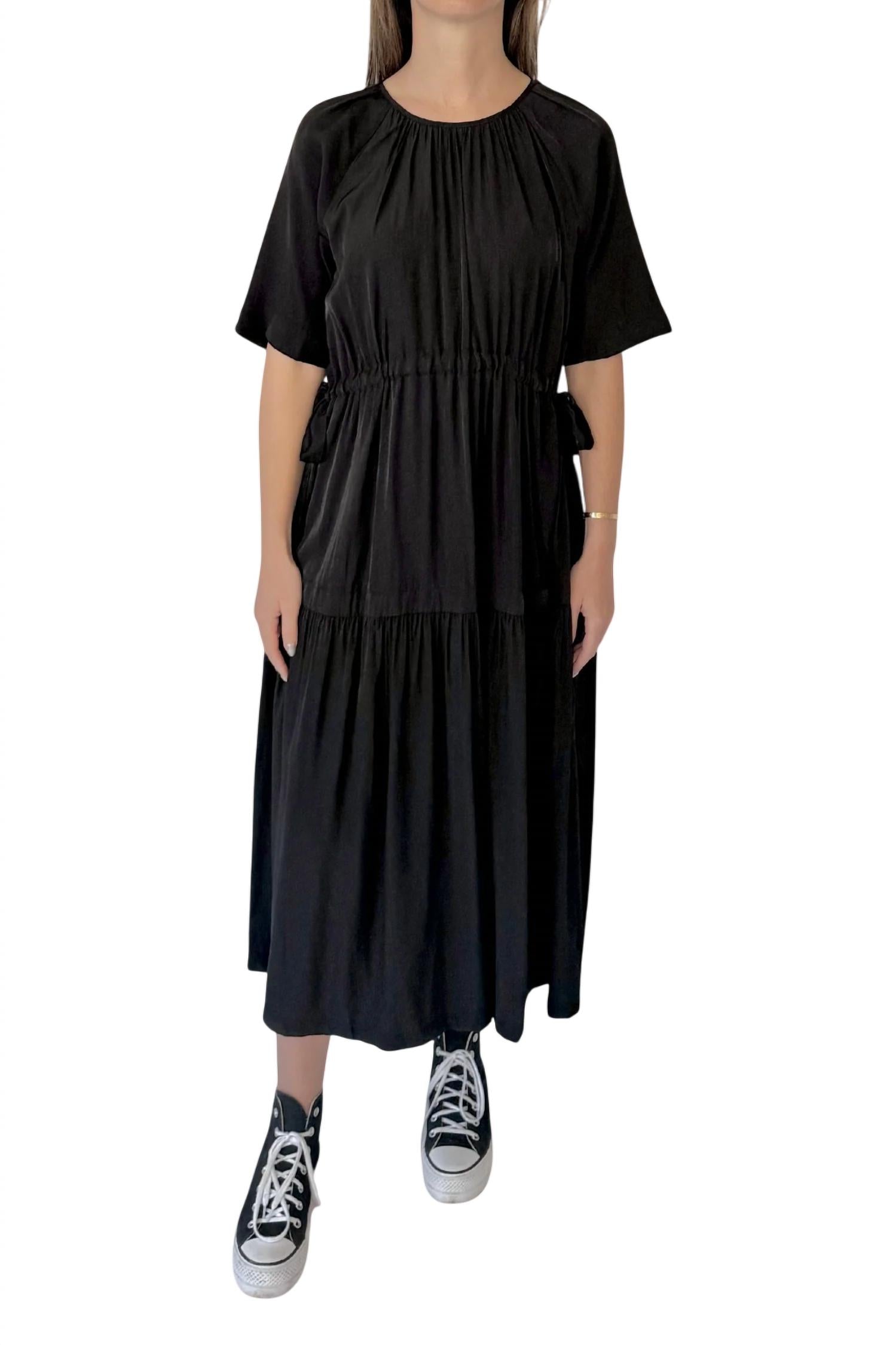 Платье миди с завязками по бокам черного цвета MOD REF
Платье миди с завязками по бокам черного цвета MOD REF