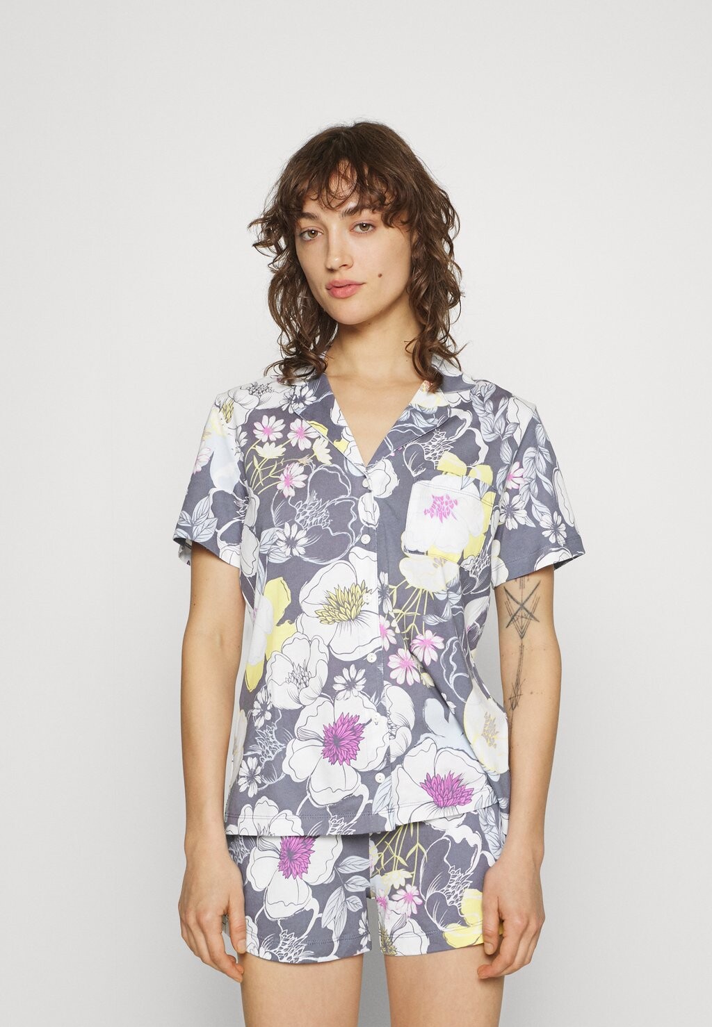 Пижама LASCANA, синий/разноцветный
Пижама LASCANA, синий/разноцветный