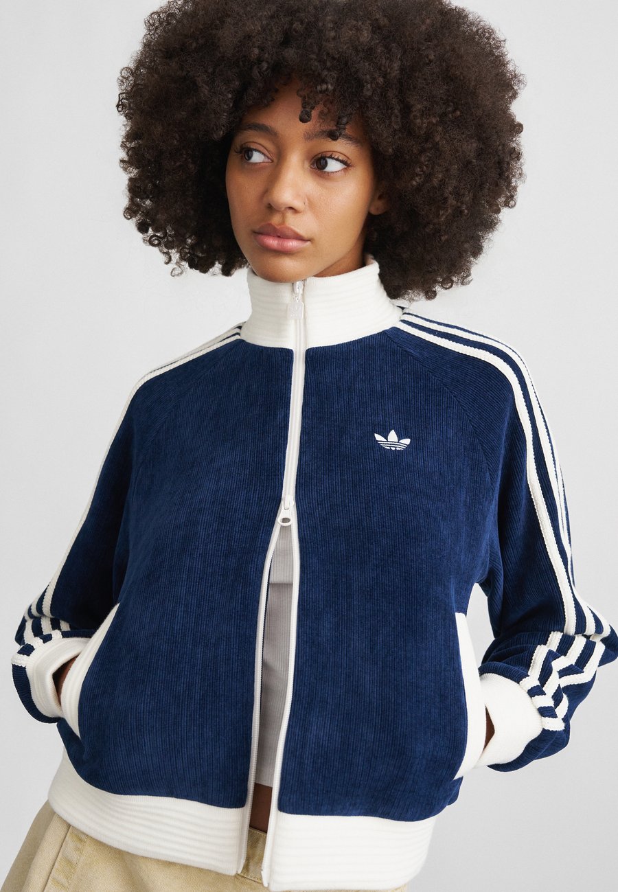 Кардиган Adidas Originals Cardigan, Night Indigo/Dark Blue
Кардиган Adidas Originals Cardigan, Night Indigo/Dark Blue
