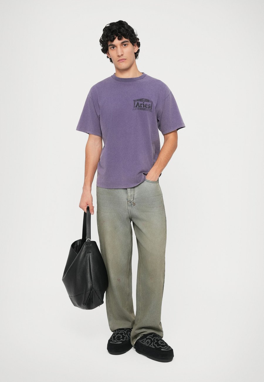 Футболка Aries AGED ANCIENT TEMPLE TEE UNISEX, Purple, Фиолетовый, Футболка Aries AGED ANCIENT TEMPLE TEE UNISEX, Purple
Футболка Aries AGED ANCIENT TEMPLE TEE UNISEX, Purple, Фиолетовый, Футболка Aries AGED ANCIENT TEMPLE TEE UNISEX, Purple