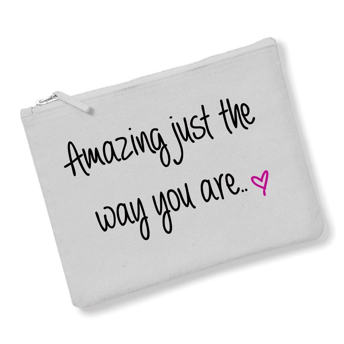 Сумка для макияжа Amazing Just The Way You Are Темно-синий, Серый или Розовый 60 SECOND MAKEOVER, серый
Сумка для макияжа Amazing Just The Way You Are Темно-синий, Серый или Розовый 60 SECOND MAKEOVER, серый