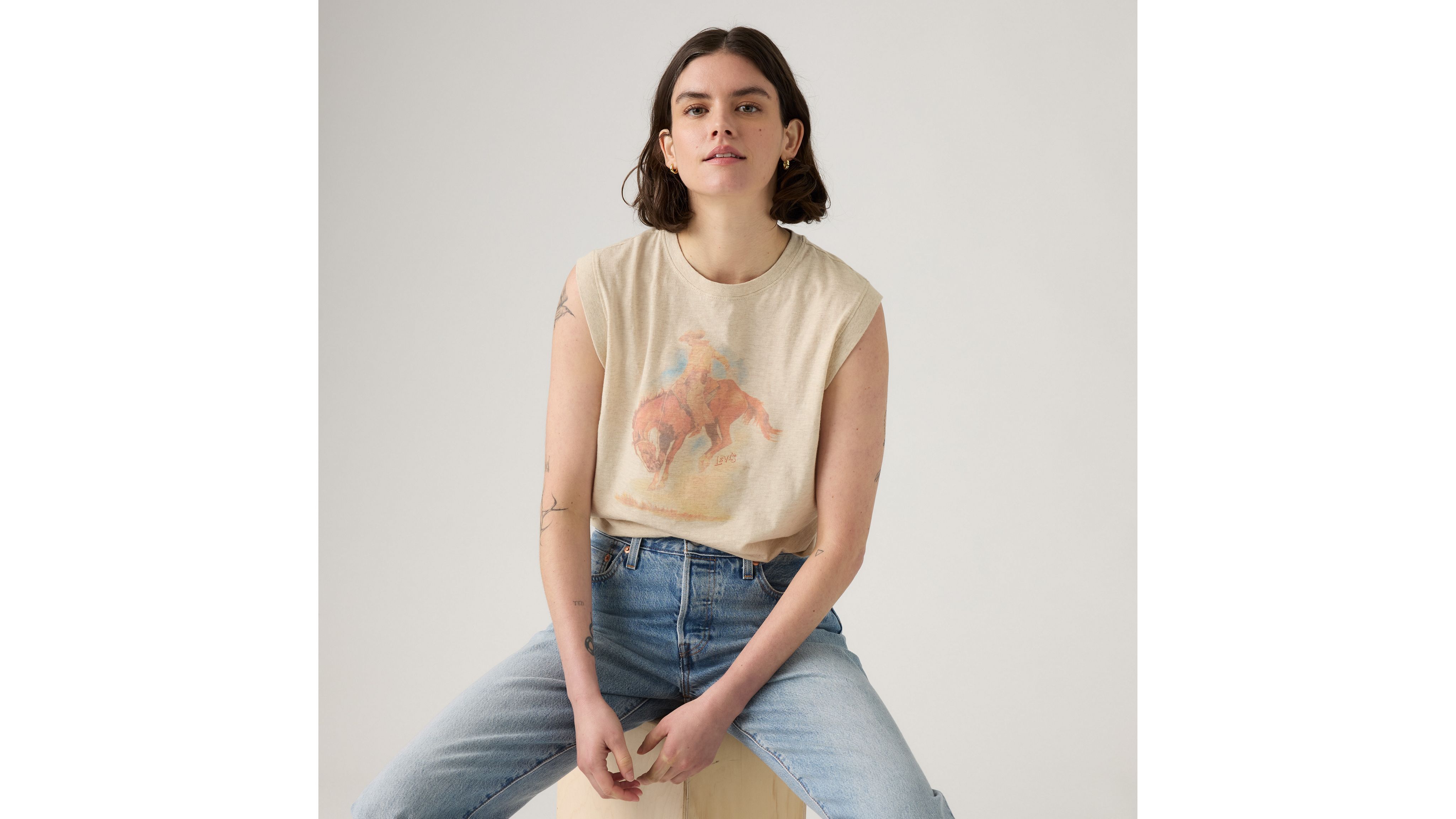 Графический свободный топ-топ Levi's, Oatmeal Heather - White
Графический свободный топ-топ Levi's, Oatmeal Heather - White