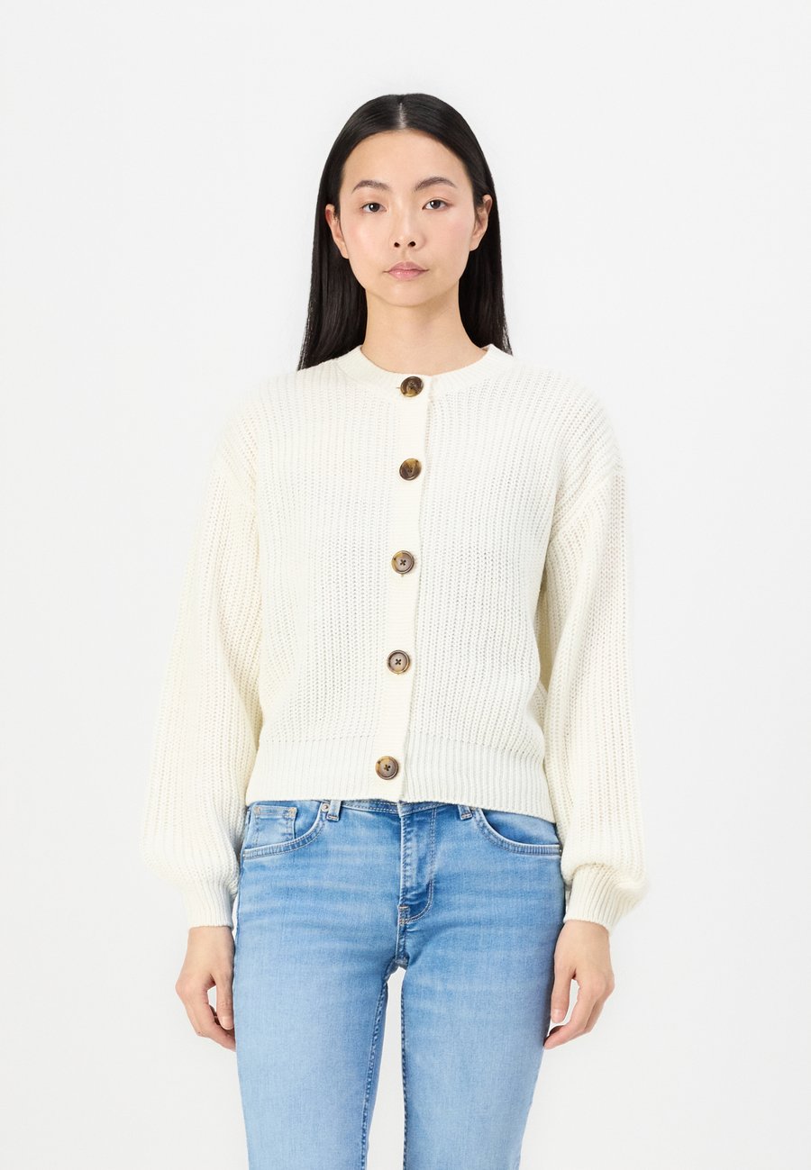 Кардиган Vero Moda VMLEA O NECK CARDIGAN, Cloud Dancer/Off-White
Кардиган Vero Moda VMLEA O NECK CARDIGAN, Cloud Dancer/Off-White