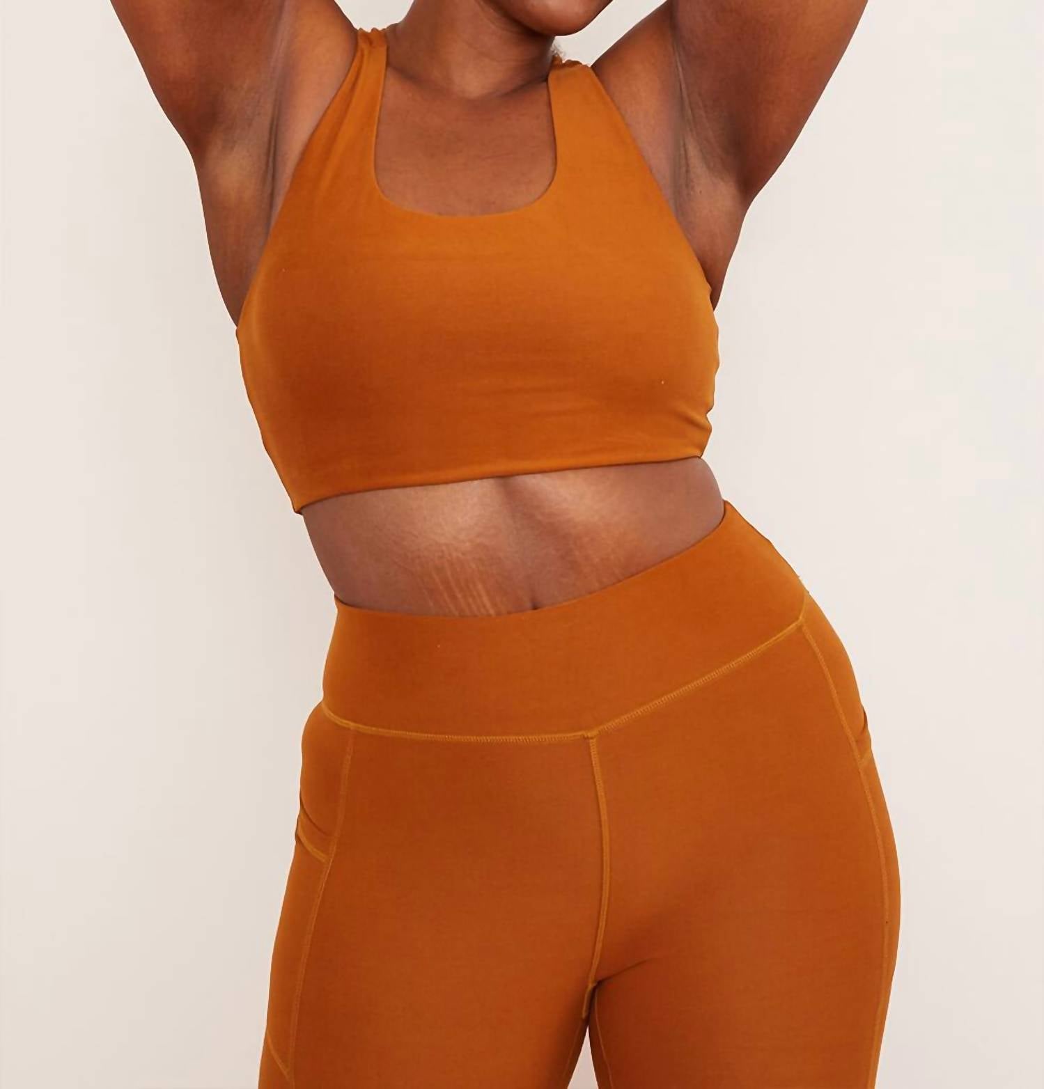 Быстросохнущий топ для активной йоги в цвете куркумы WOLVEN, Turmeric
Быстросохнущий топ для активной йоги в цвете куркумы WOLVEN, Turmeric