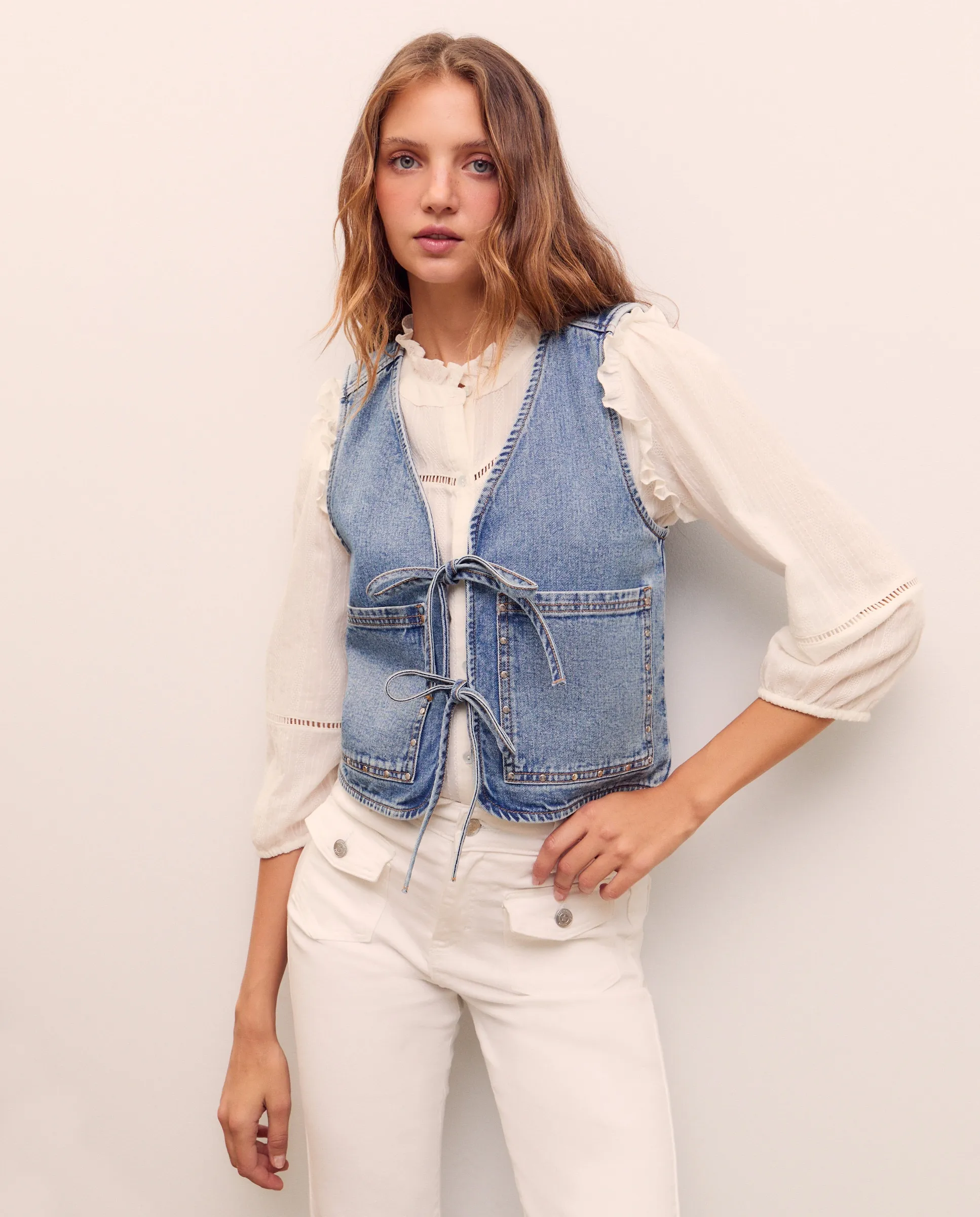 Женский джинсовый жилет с заклепками Green Coast, нежно-синий
Женский джинсовый жилет с заклепками Green Coast, нежно-синий