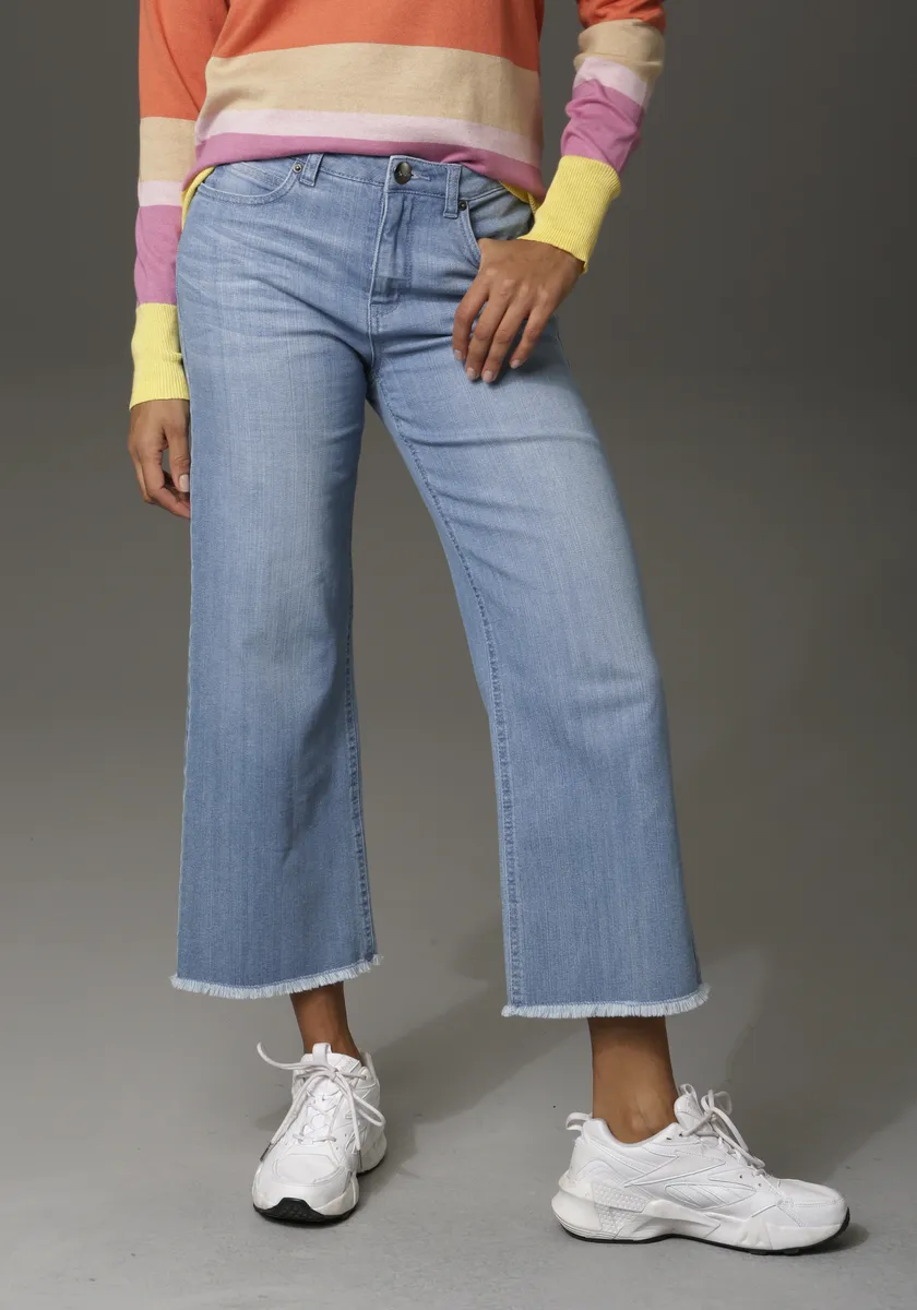 Джинсы Aniston CASUAL 7/8 со слегка потертыми манжетами на штанинах, синий
Джинсы Aniston CASUAL 7/8 со слегка потертыми манжетами на штанинах, синий