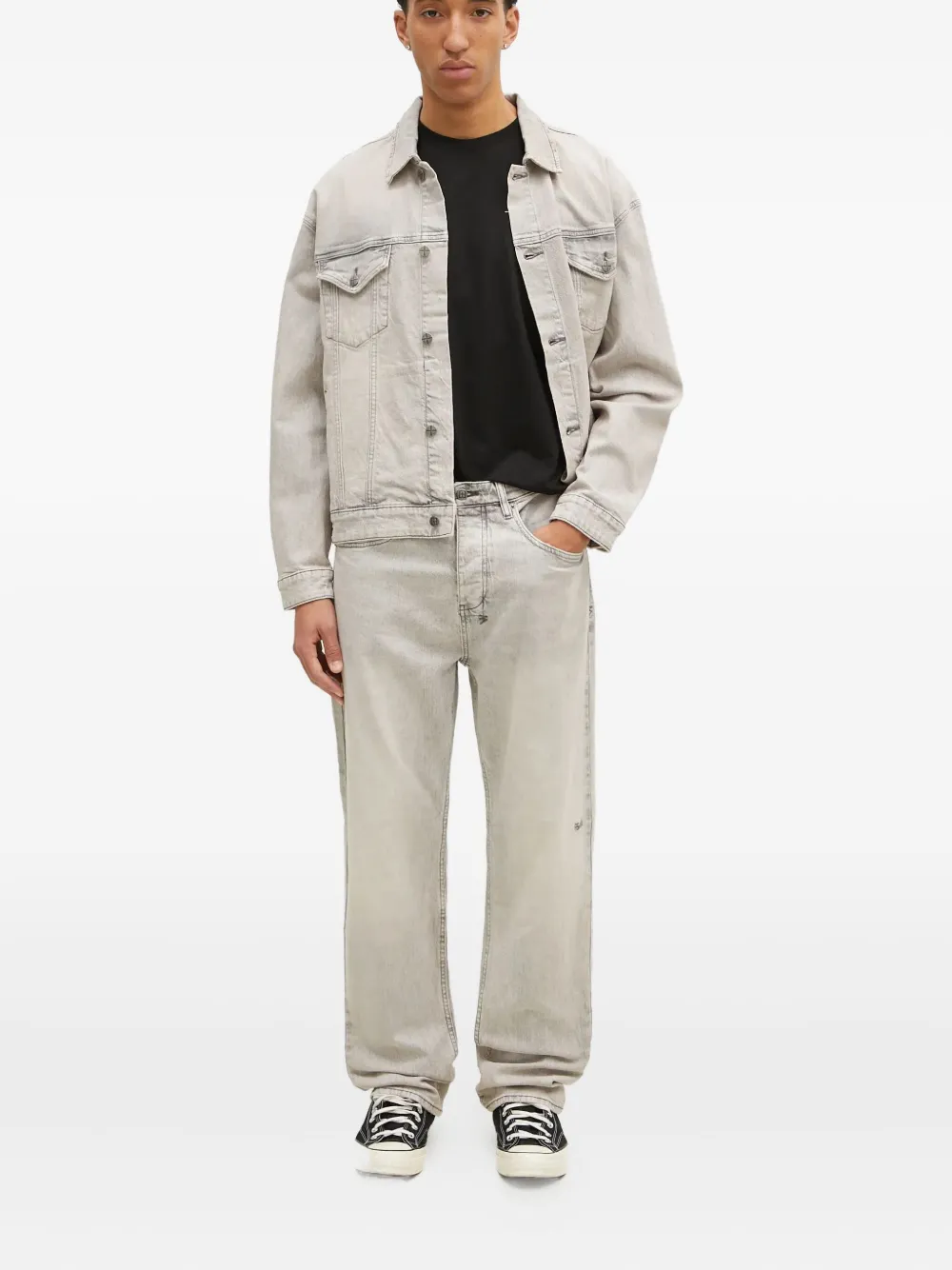 Джинсы с вышитыми заплатками Ksubi, серый
Джинсы с вышитыми заплатками Ksubi, серый