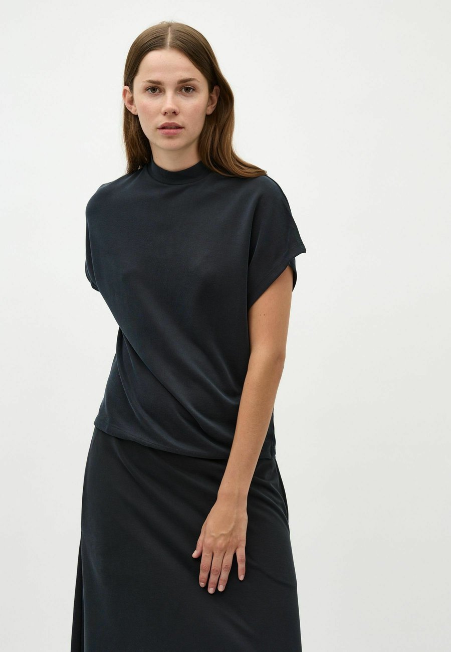 Футболка mbyM LINEA SHORT, Black, Черный, Футболка mbyM LINEA SHORT, Black
Футболка mbyM LINEA SHORT, Black, Черный, Футболка mbyM LINEA SHORT, Black