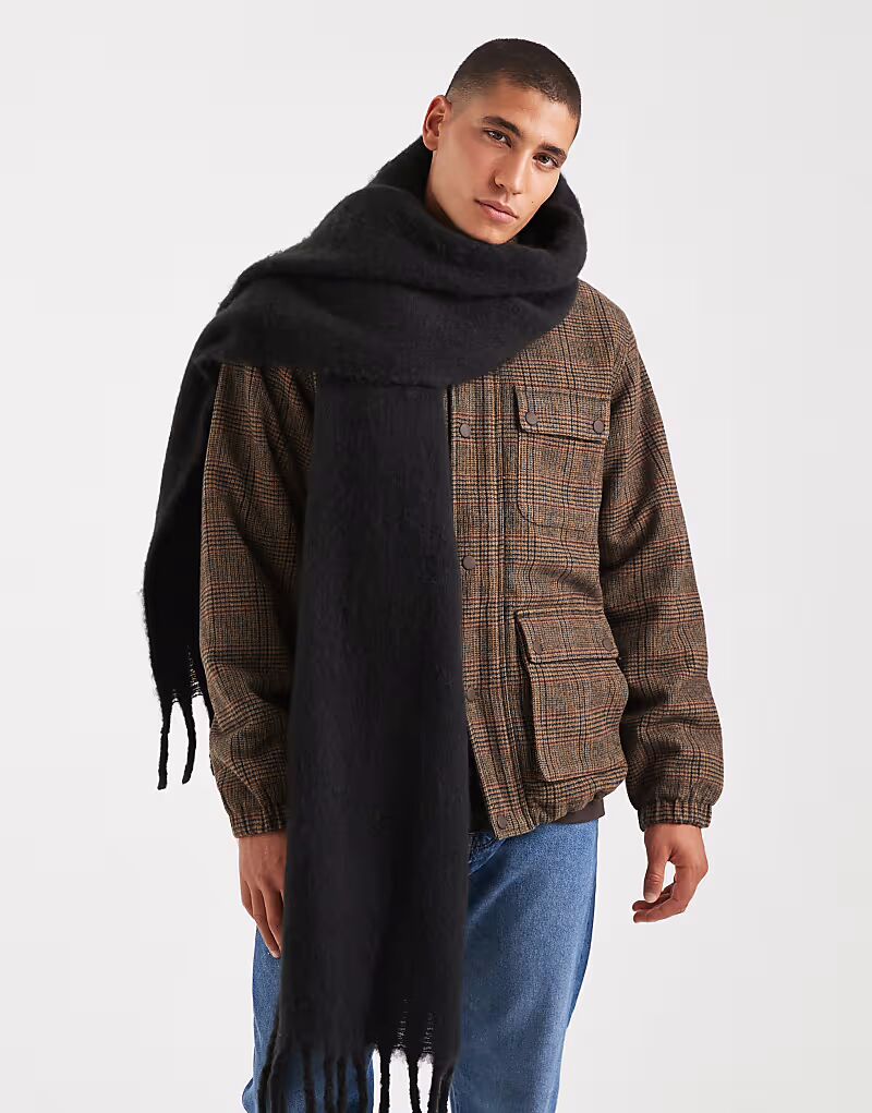 Черный плетеный шарф с начесом Asos Design
Черный плетеный шарф с начесом Asos Design