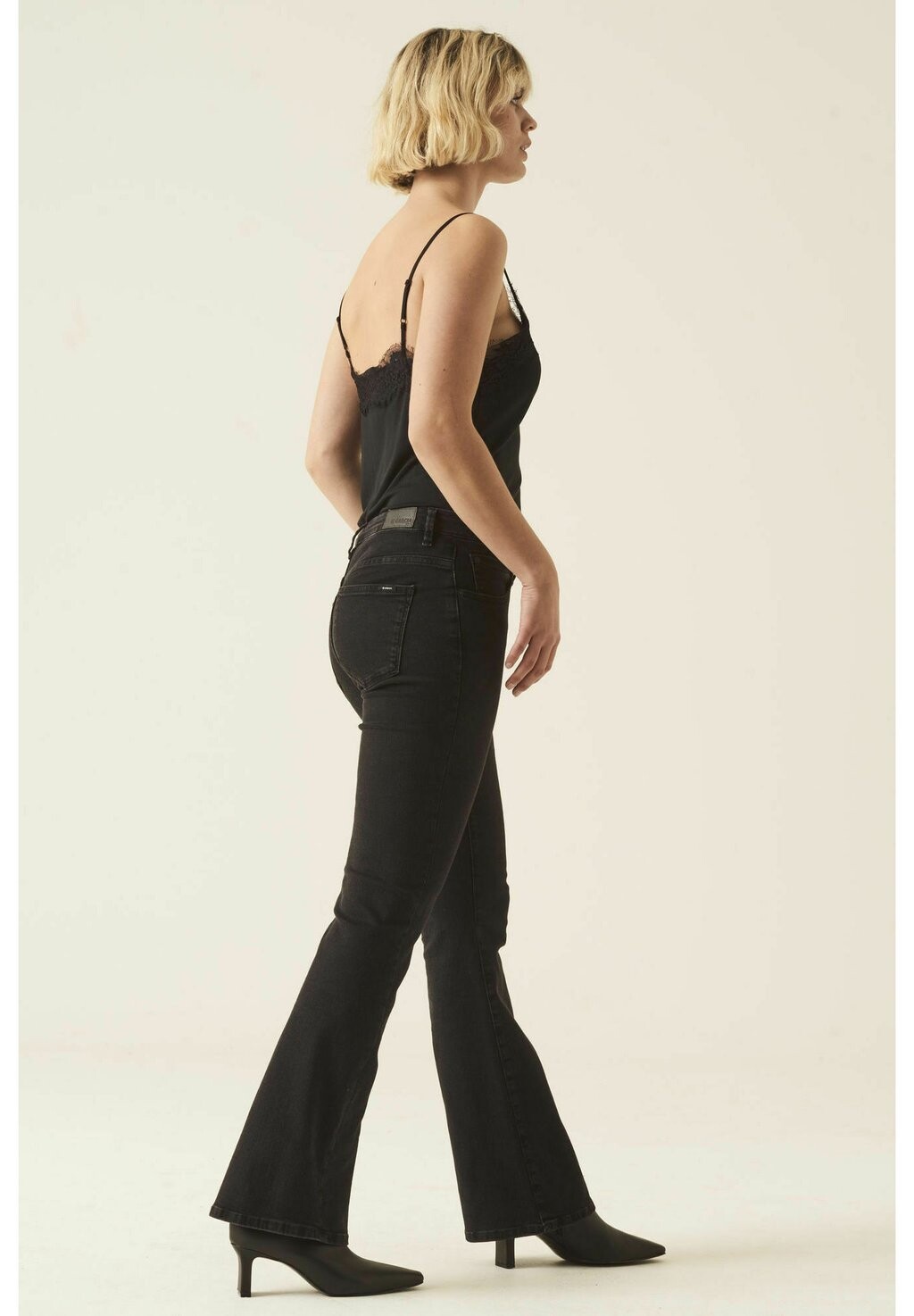 Расклешенные джинсы CELIA Garcia, черный
Расклешенные джинсы CELIA Garcia, черный