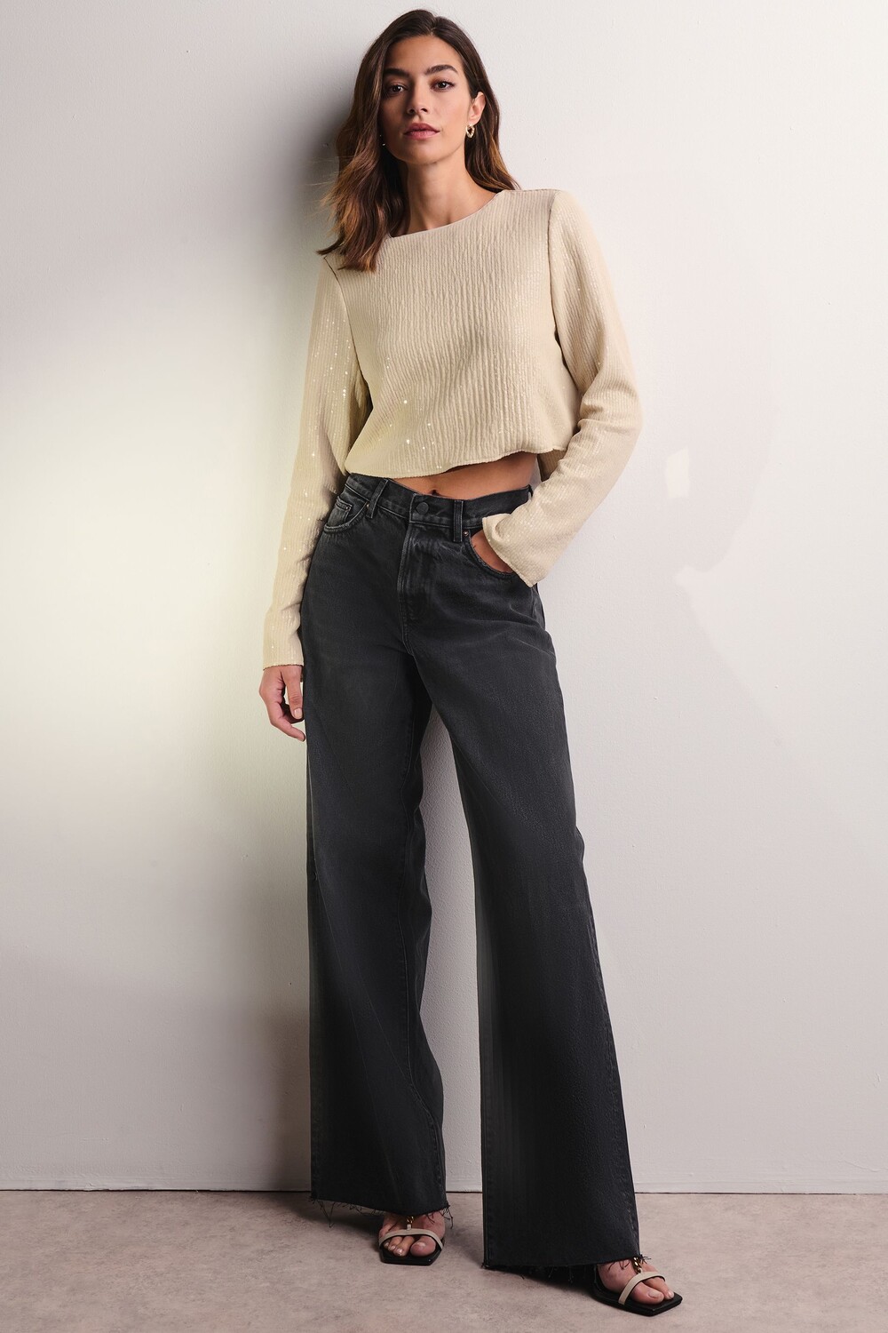 Жесткие джинсы широкого кроя из 100% хлопка Next, черный
Жесткие джинсы широкого кроя из 100% хлопка Next, черный