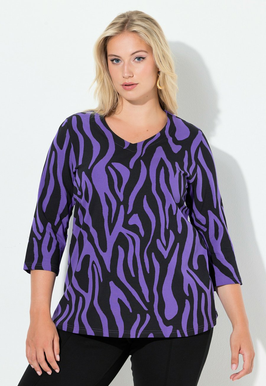 Топ Ulla Popken ZEBRA PATTERN CLASSIC V-NECK 3/4 SLEEVE, Purple
Топ Ulla Popken ZEBRA PATTERN CLASSIC V-NECK 3/4 SLEEVE, Purple