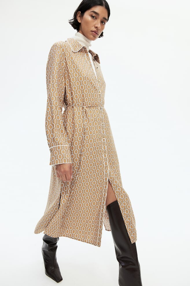 Платье с узором и поясом H&M, бежевый 
Платье с узором и поясом H&M, бежевый
