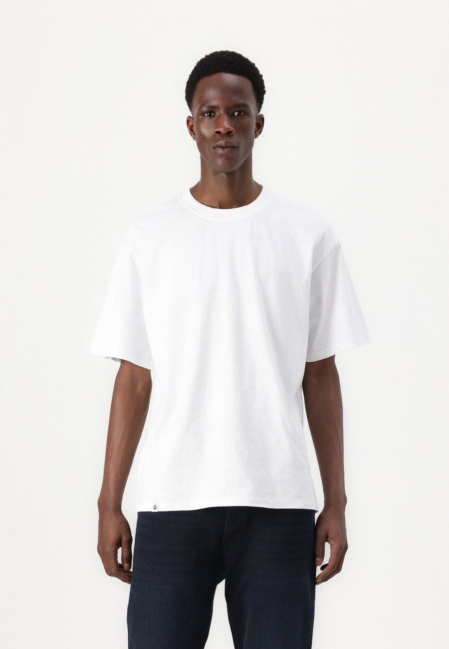 Футболка Edwin OVERSIZE BASIC UNISEX, White, Белый, Футболка Edwin OVERSIZE BASIC UNISEX, White
Футболка Edwin OVERSIZE BASIC UNISEX, White, Белый, Футболка Edwin OVERSIZE BASIC UNISEX, White