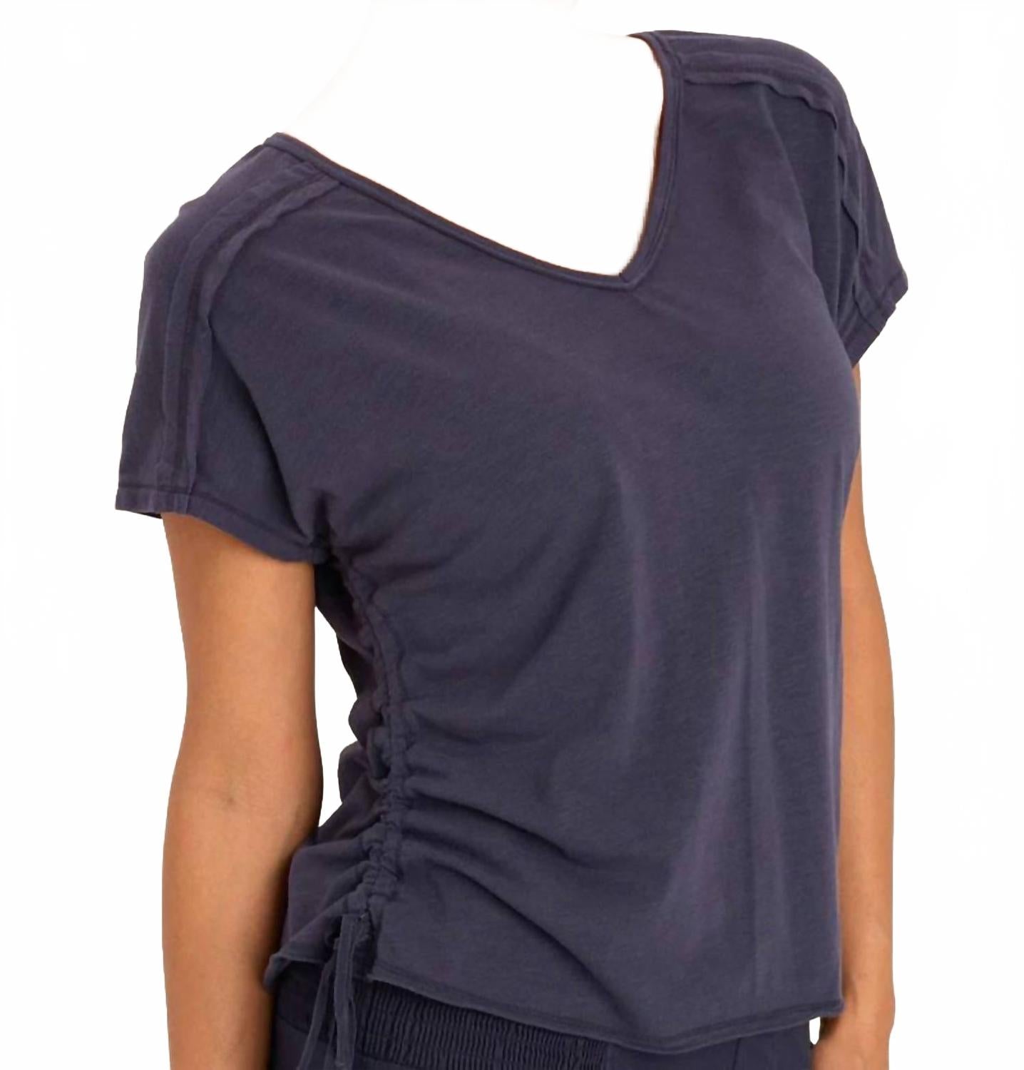 Футболка Diggory с V-образным вырезом в темно-синем цвете Wearables
Футболка Diggory с V-образным вырезом в темно-синем цвете Wearables