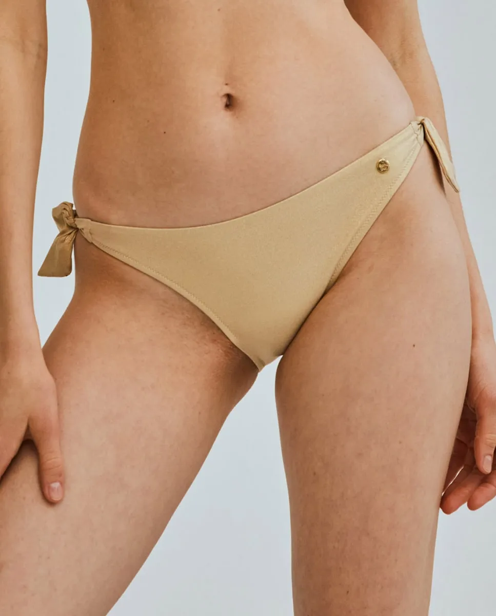 Классические плавки бикини с металлическим бантом Bohodot, золото
Классические плавки бикини с металлическим бантом Bohodot, золото