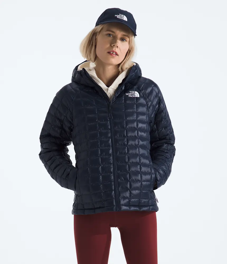 Женская куртка с капюшоном THERMOBALL The North Face, Summit Navy
Женская куртка с капюшоном THERMOBALL The North Face, Summit Navy
