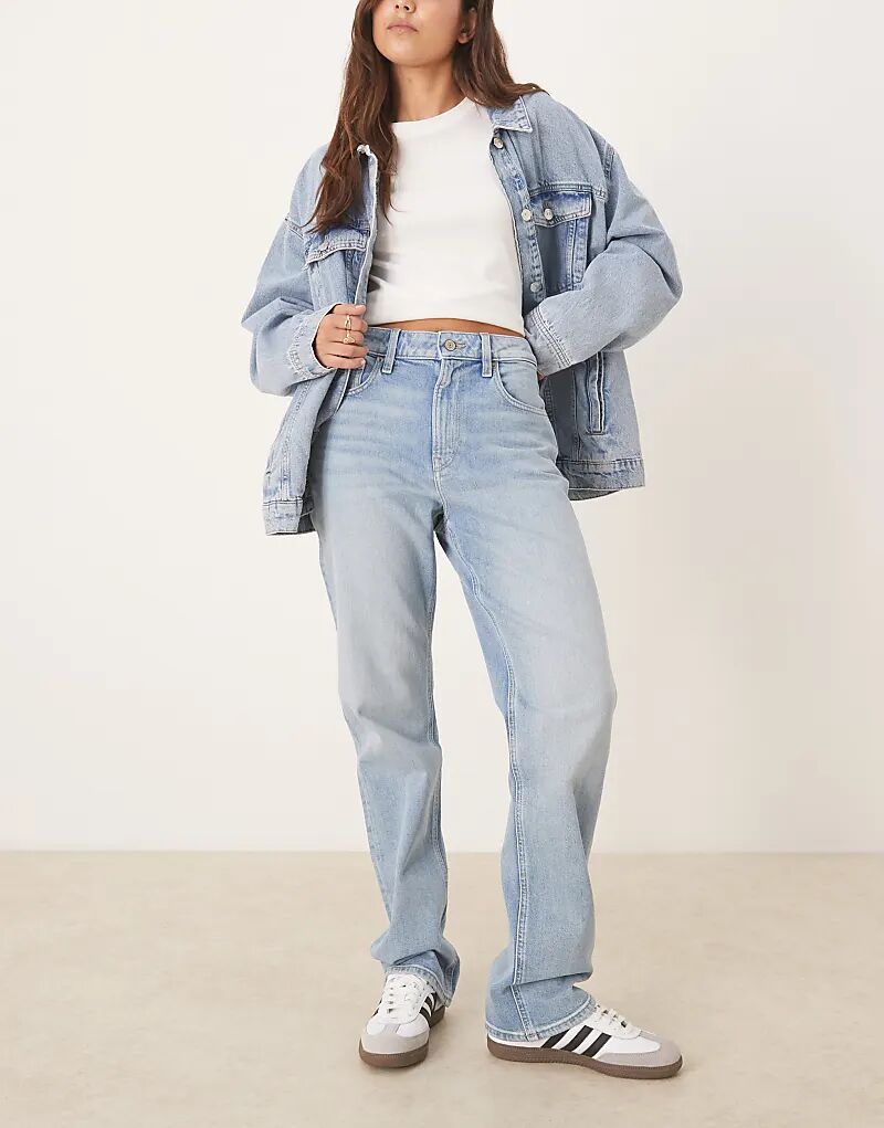 Прямые джинсы Calvin Klein Jeans с высокой талией синего цвета
Прямые джинсы Calvin Klein Jeans с высокой талией синего цвета