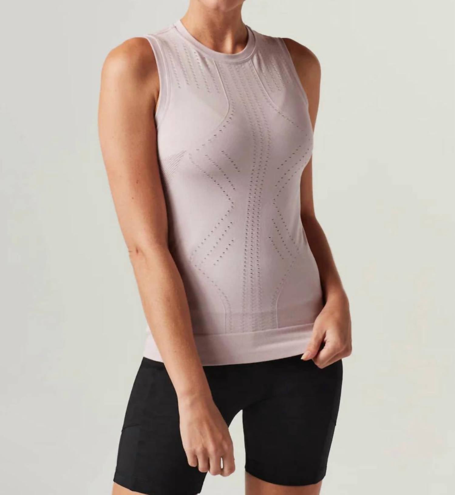 Бесконечный топ в выгоревшем сиреневом BLANC NOIR 
Бесконечный топ в выгоревшем сиреневом BLANC NOIR