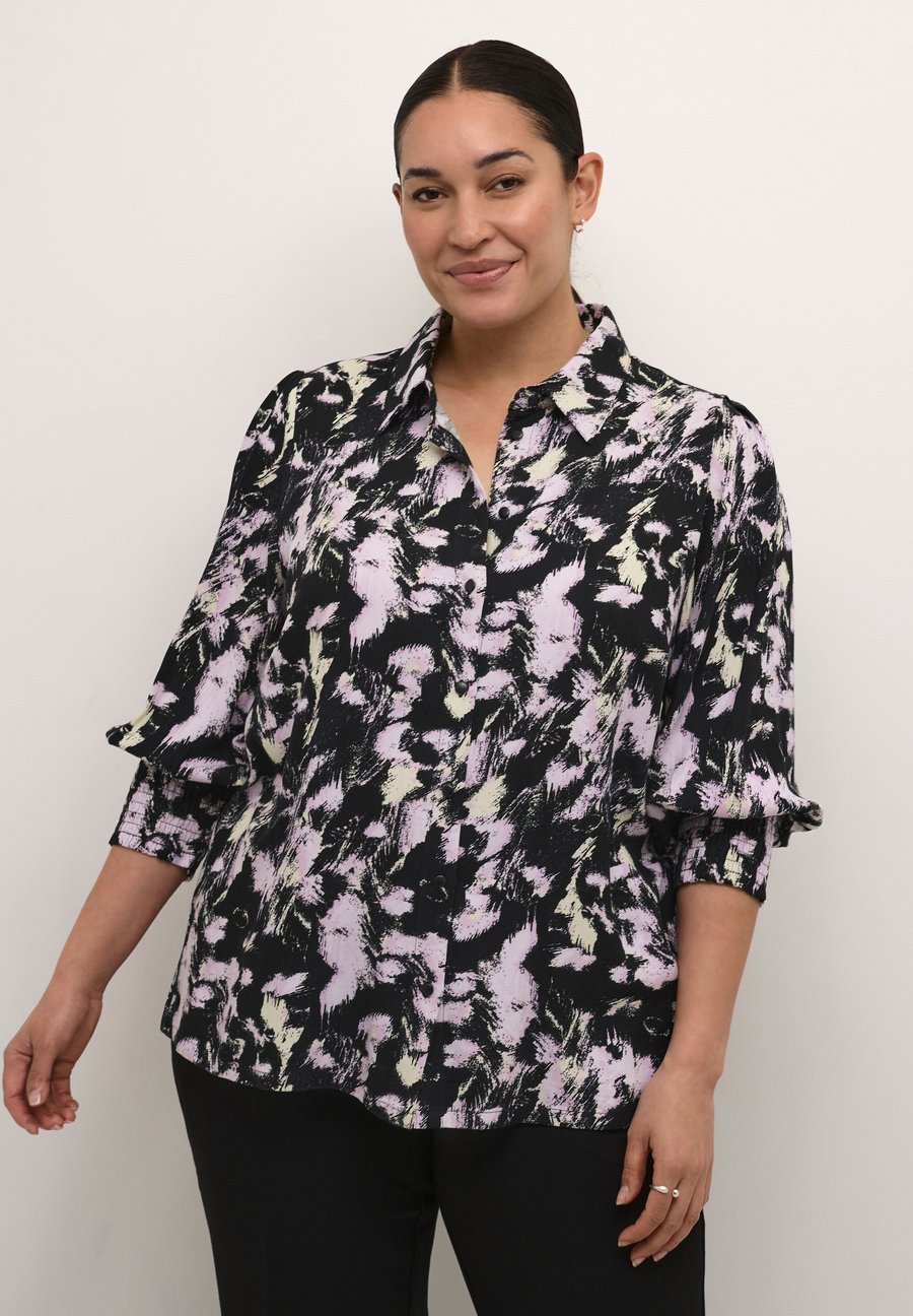 Блуза Kaffe Curve Button-down blouse, Black Pink Graphic Strokes/Black
Блуза Kaffe Curve Button-down blouse, Black Pink Graphic Strokes/Black