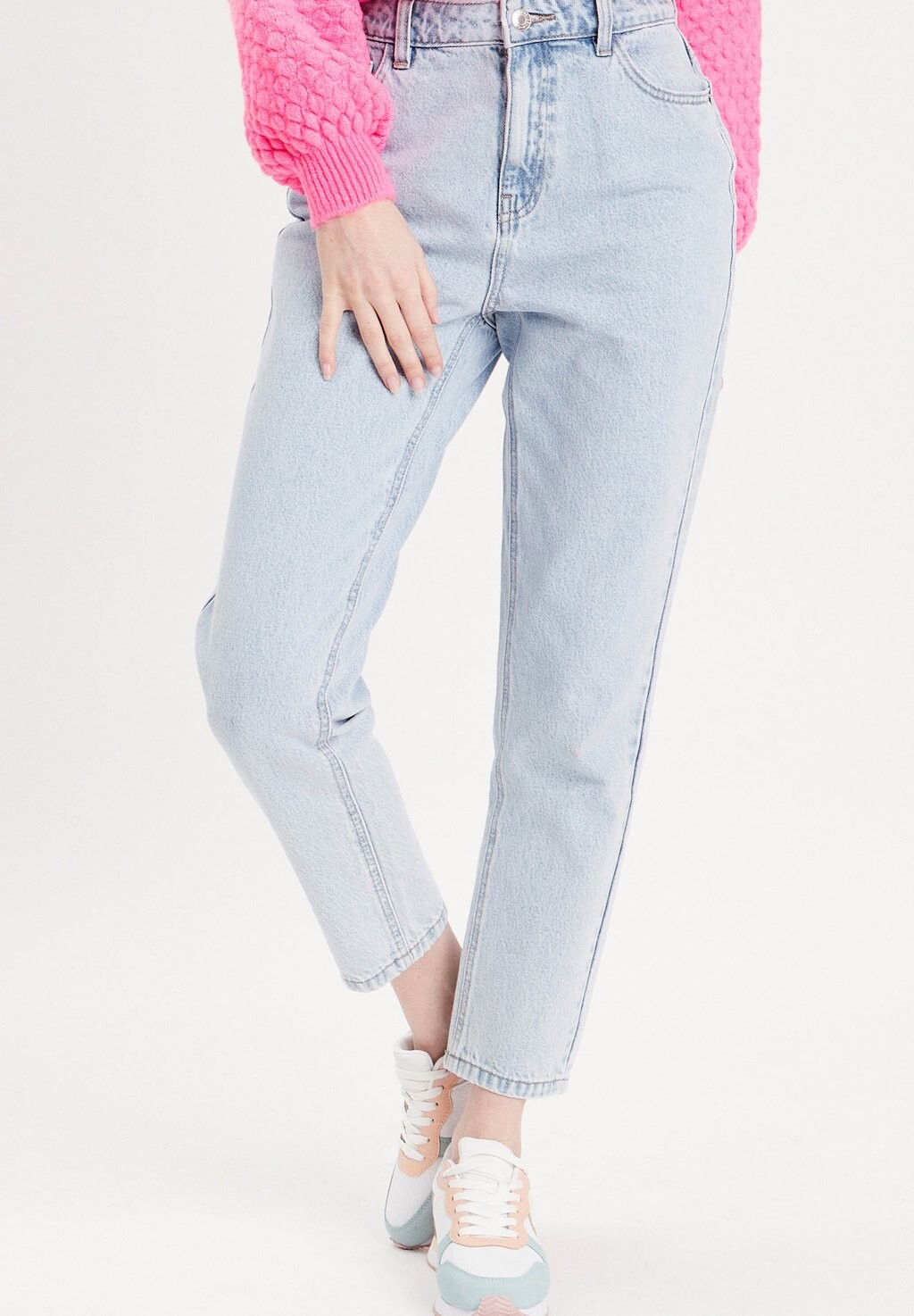 Джинсы свободного кроя MOM MIT HOHER TAILLE Cache Cache, цвет denim bleach
Джинсы свободного кроя MOM MIT HOHER TAILLE Cache Cache, цвет denim bleach