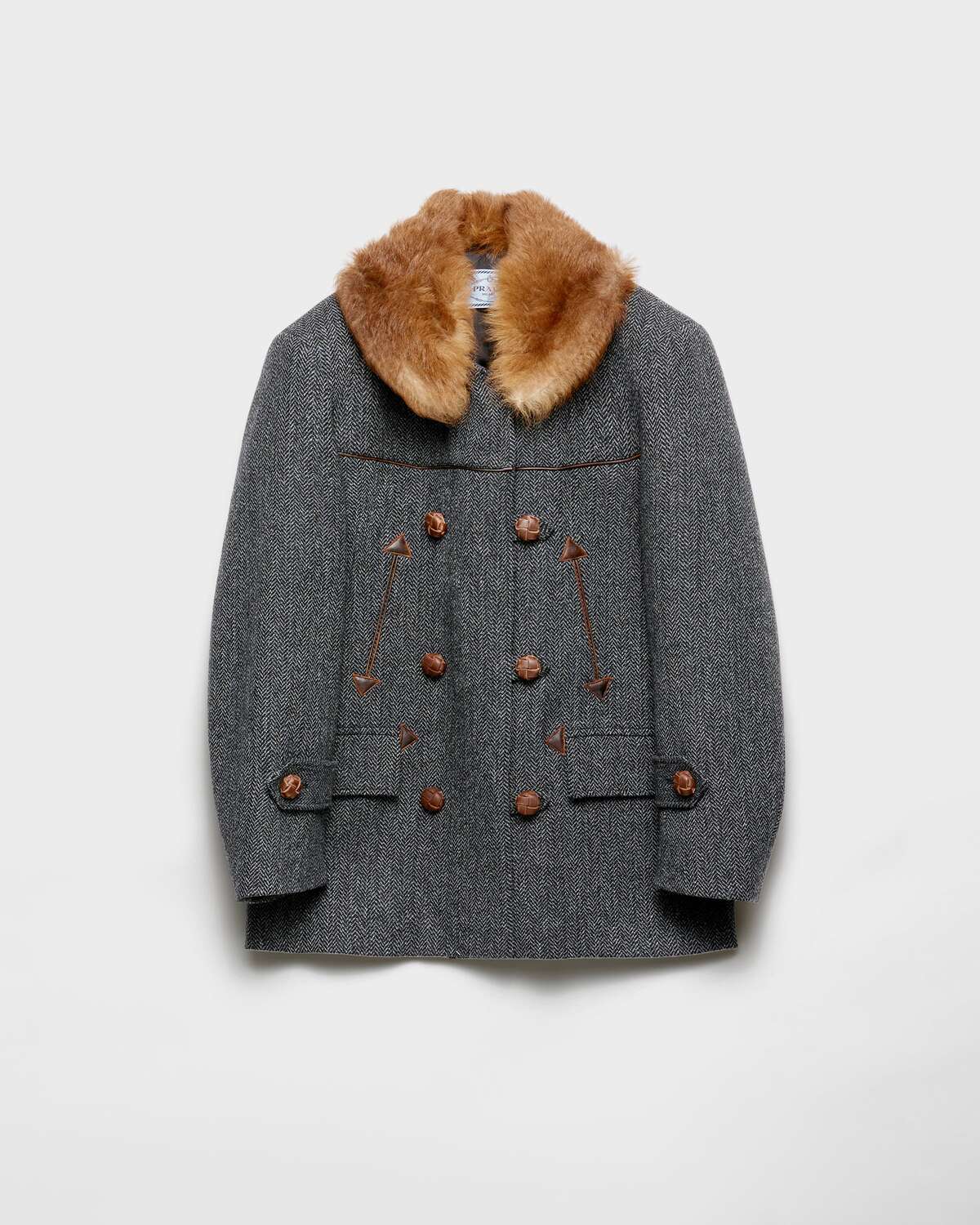 Двубортное пальто-пиджак с узором "елочка" Prada, антрацитовый серый
Двубортное пальто-пиджак с узором "елочка" Prada, антрацитовый серый