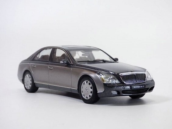 Autoart Maybach 57 Swb Grey 2005 1:43 56153
Autoart Maybach 57 Swb Grey 2005 1:43 56153