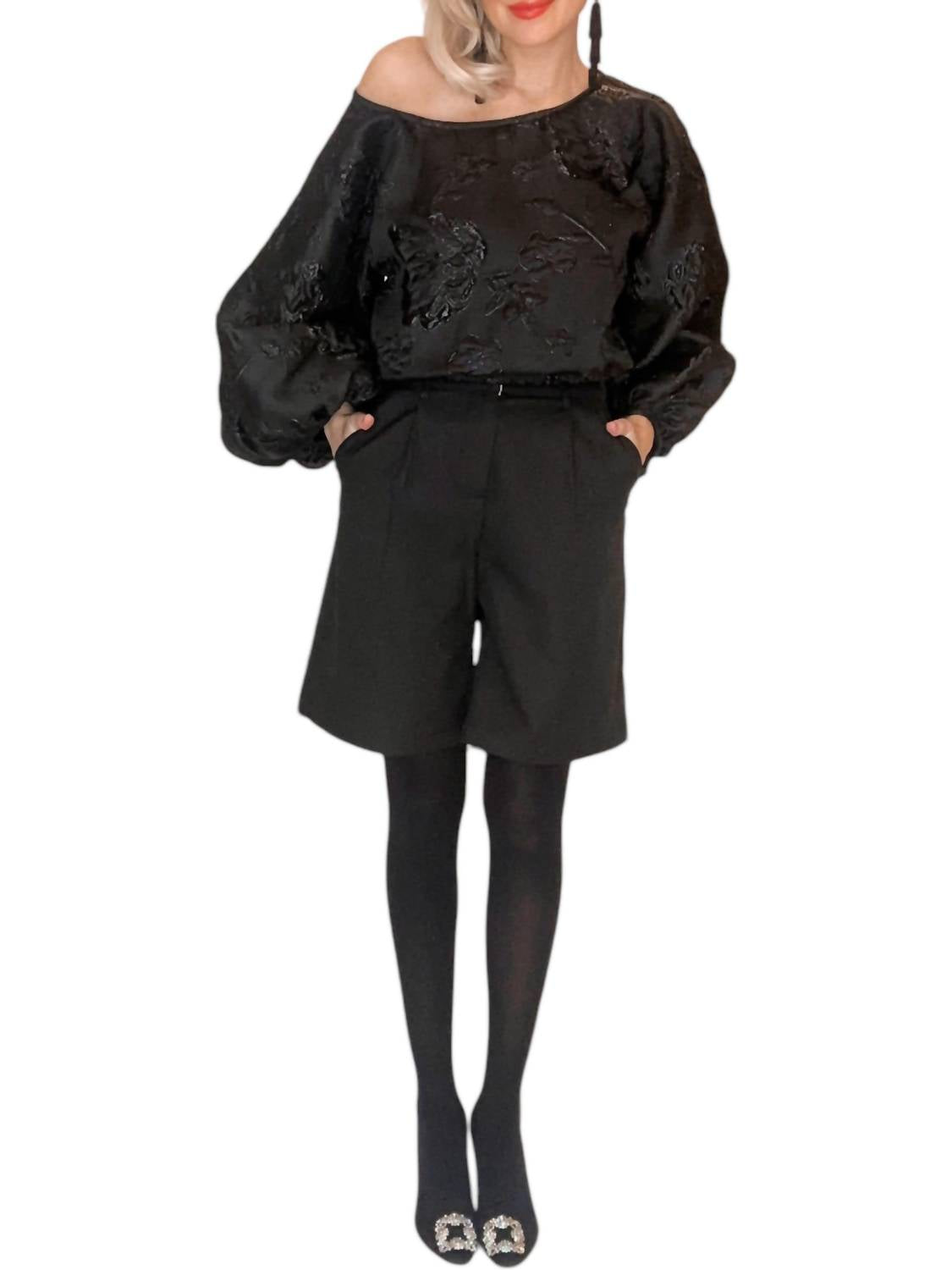 Шорты с поясом черного цвета BEULAHSTYLE
Шорты с поясом черного цвета BEULAHSTYLE