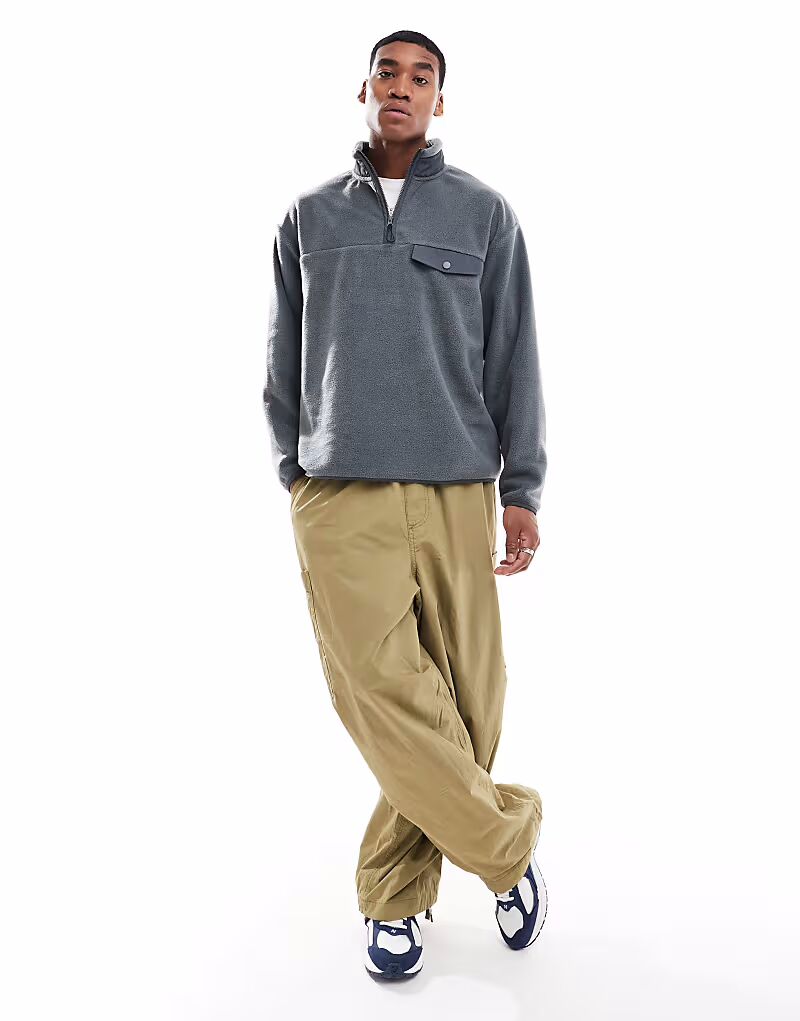 Свободная флисовая толстовка с застежкой-молнией на четверть оборота и нагрудным карманом серого цвета Asos Design
Свободная флисовая толстовка с застежкой-молнией на четверть оборота и нагрудным карманом серого цвета Asos Design