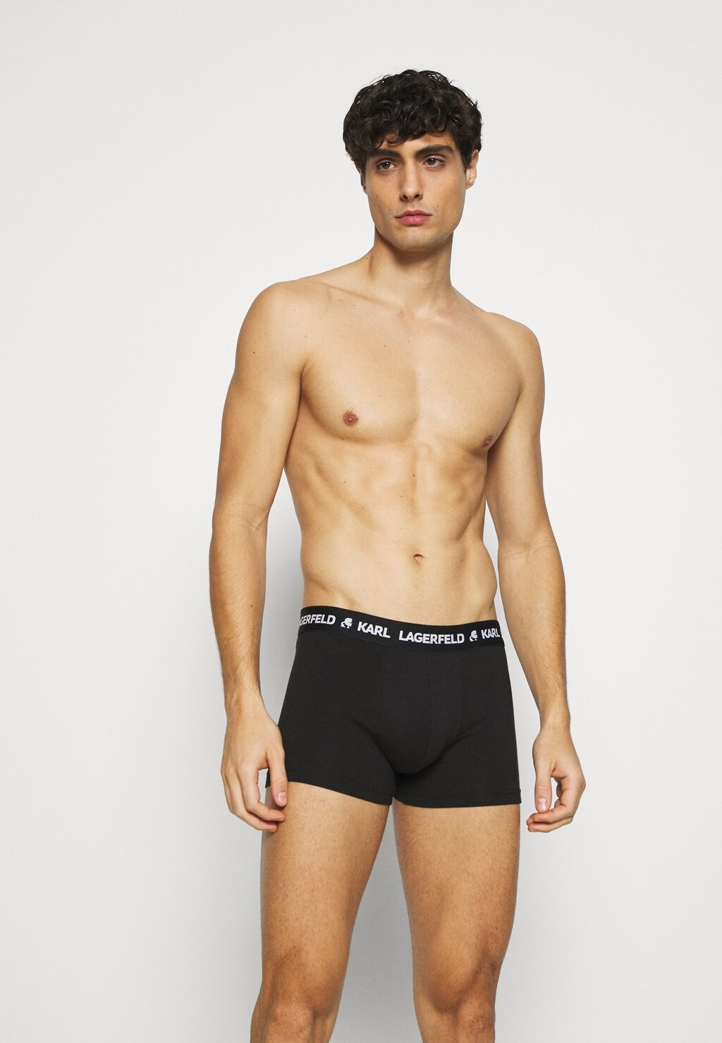 Брюки НАБОР LOGO TRUNK 3 PACK KARL LAGERFELD, черный/серый/белый
Брюки НАБОР LOGO TRUNK 3 PACK KARL LAGERFELD, черный/серый/белый