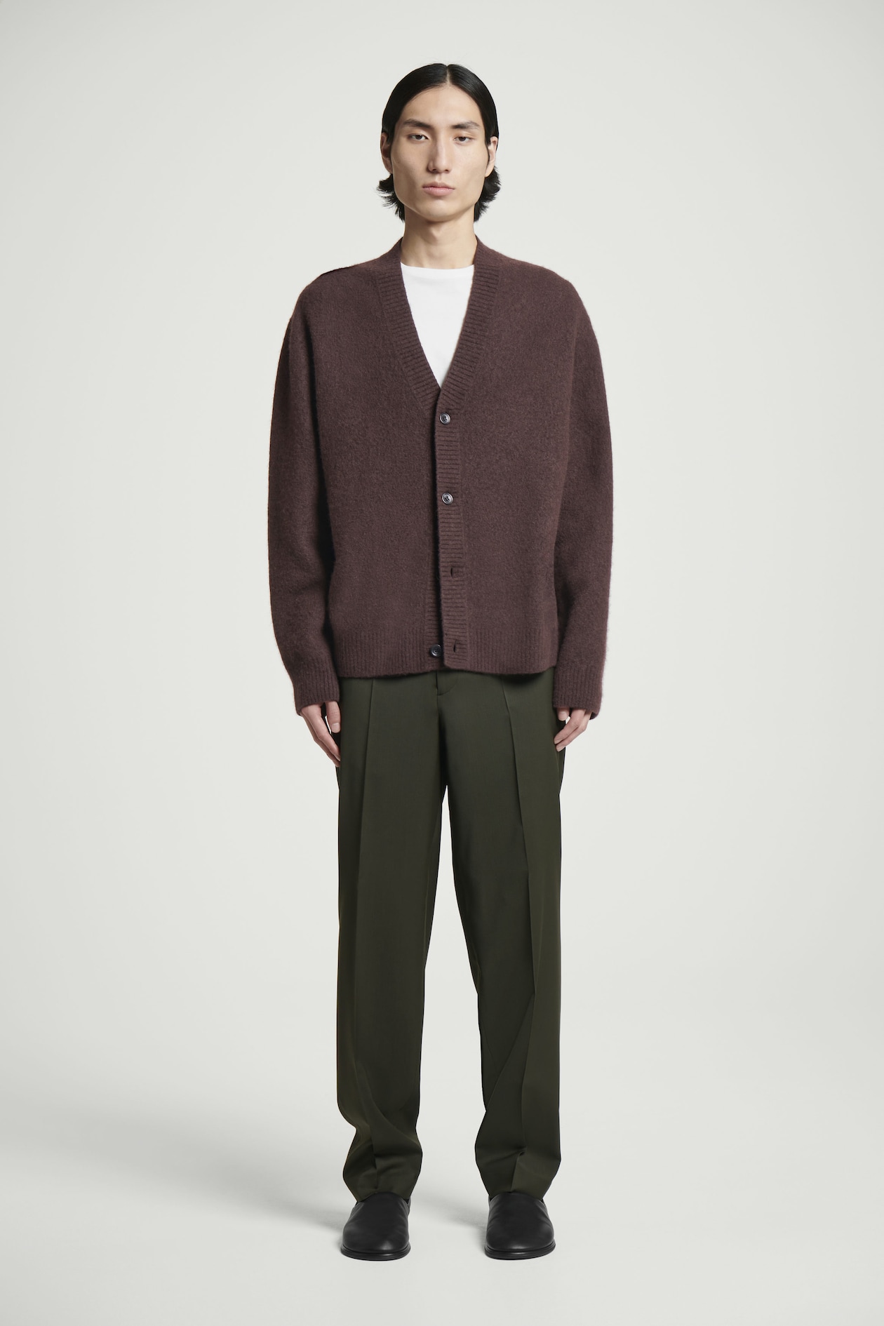 Шерстяные прямые брюки COS, темный хаки
Шерстяные прямые брюки COS, темный хаки