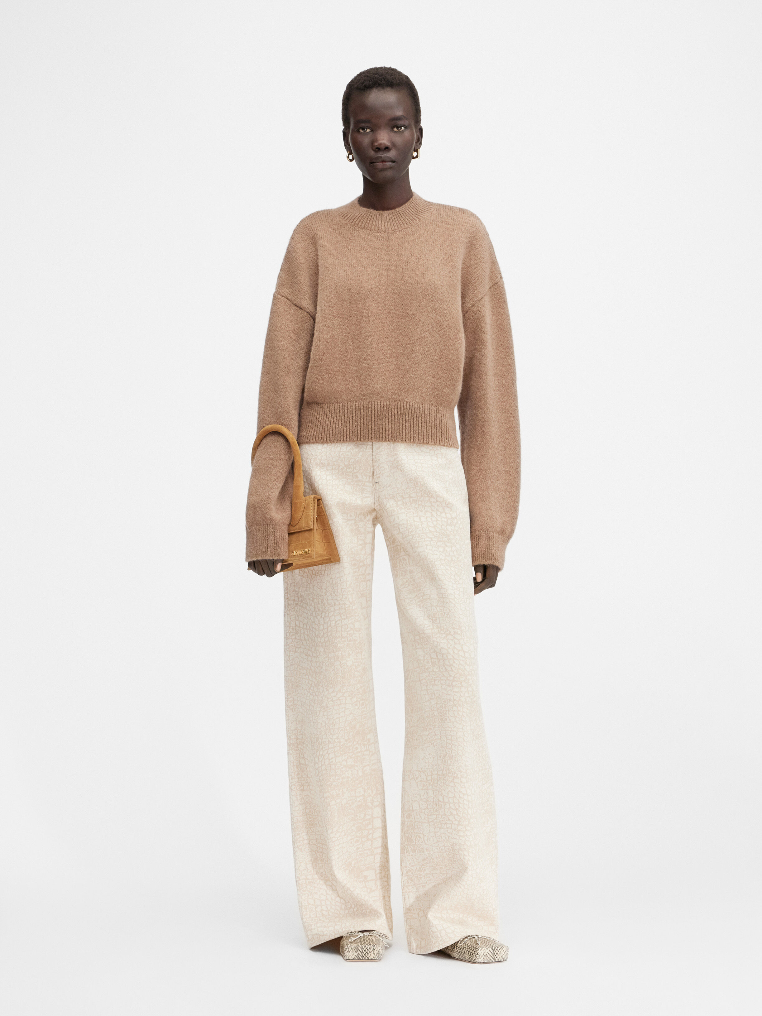 Жаккардовый свитер с логотипом JACQUEMUS The Jacquemus knit, светло-коричневый
Жаккардовый свитер с логотипом JACQUEMUS The Jacquemus knit, светло-коричневый