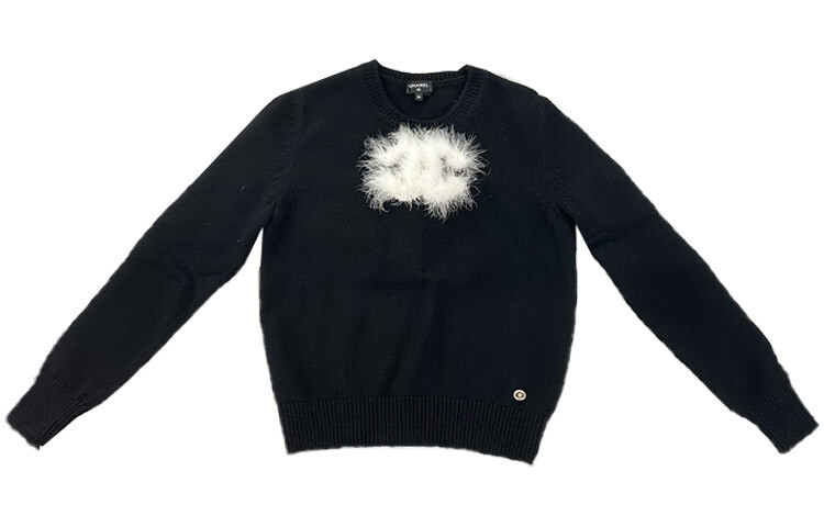 Свитер женский Chanel с меховым логотипом, черный
Свитер женский Chanel с меховым логотипом, черный