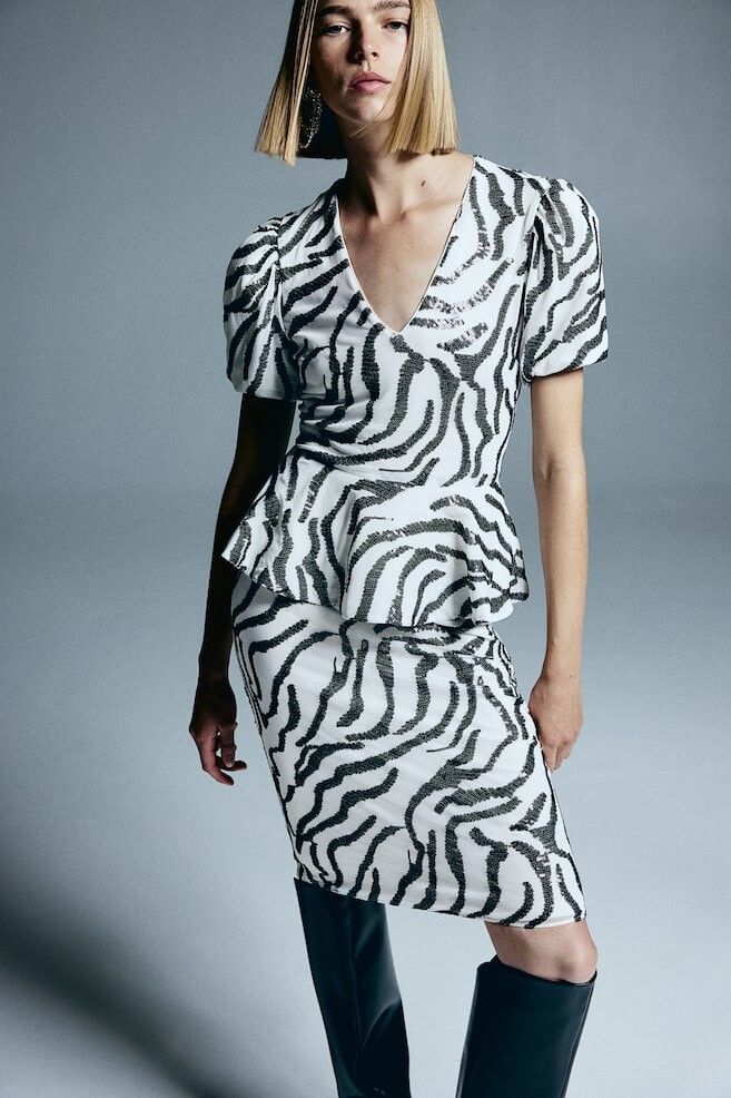 Рубашка с баской и пайетками H&M, белый
Рубашка с баской и пайетками H&M, белый